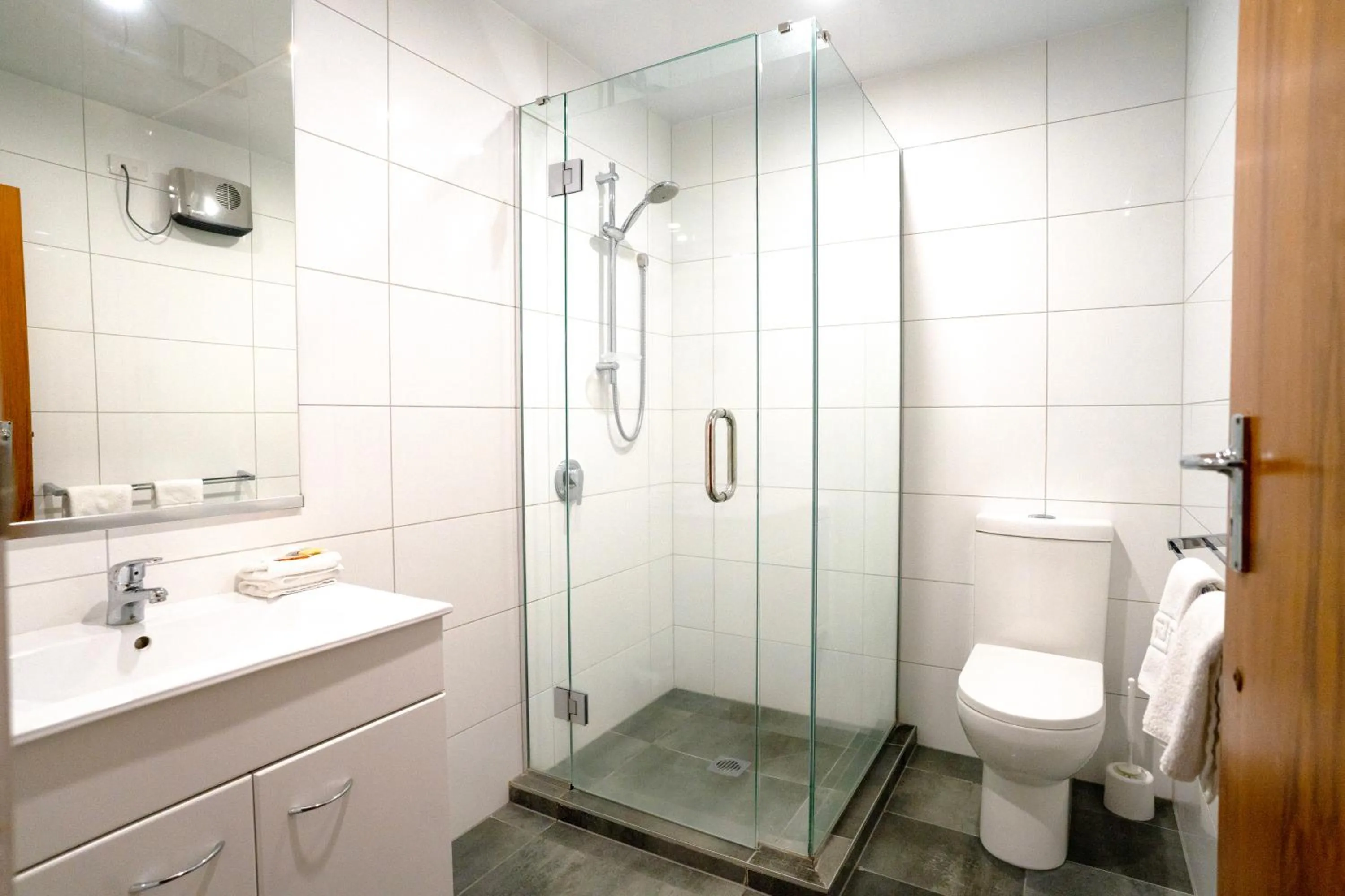 Shower in Te Anau Lakeview Holiday Park & Motels