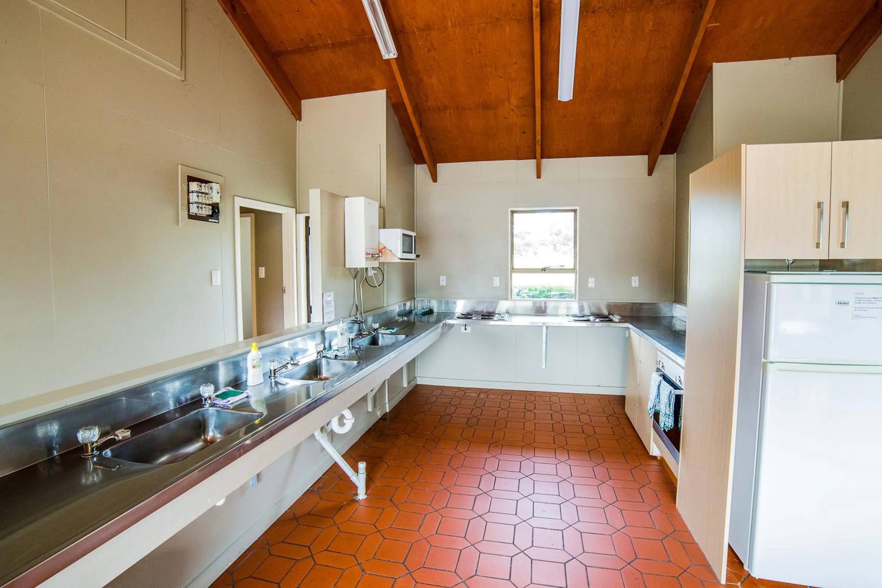 Kitchen or kitchenette in Te Anau Lakeview Holiday Park & Motels