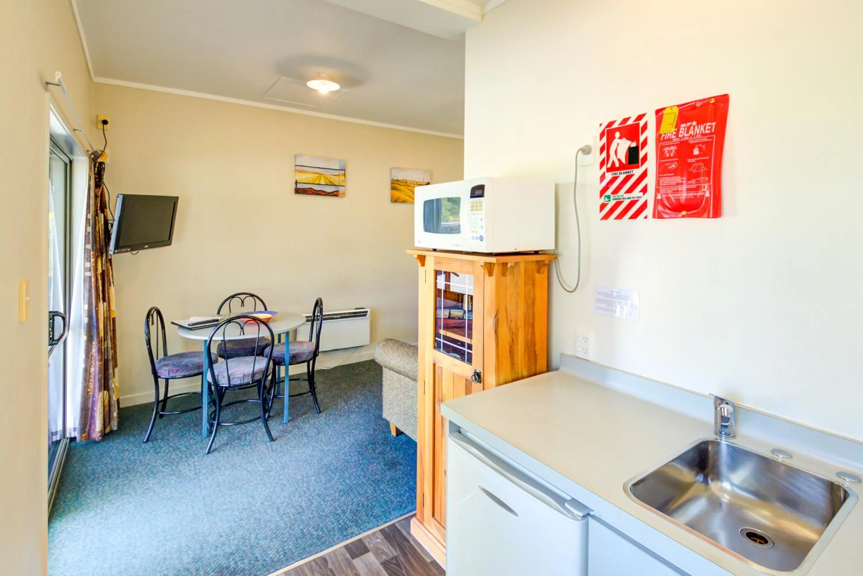 TV and multimedia in Te Anau Lakeview Holiday Park & Motels
