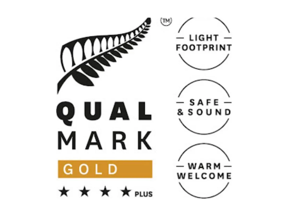 Logo/Certificate/Sign in Te Anau Lakeview Holiday Park & Motels