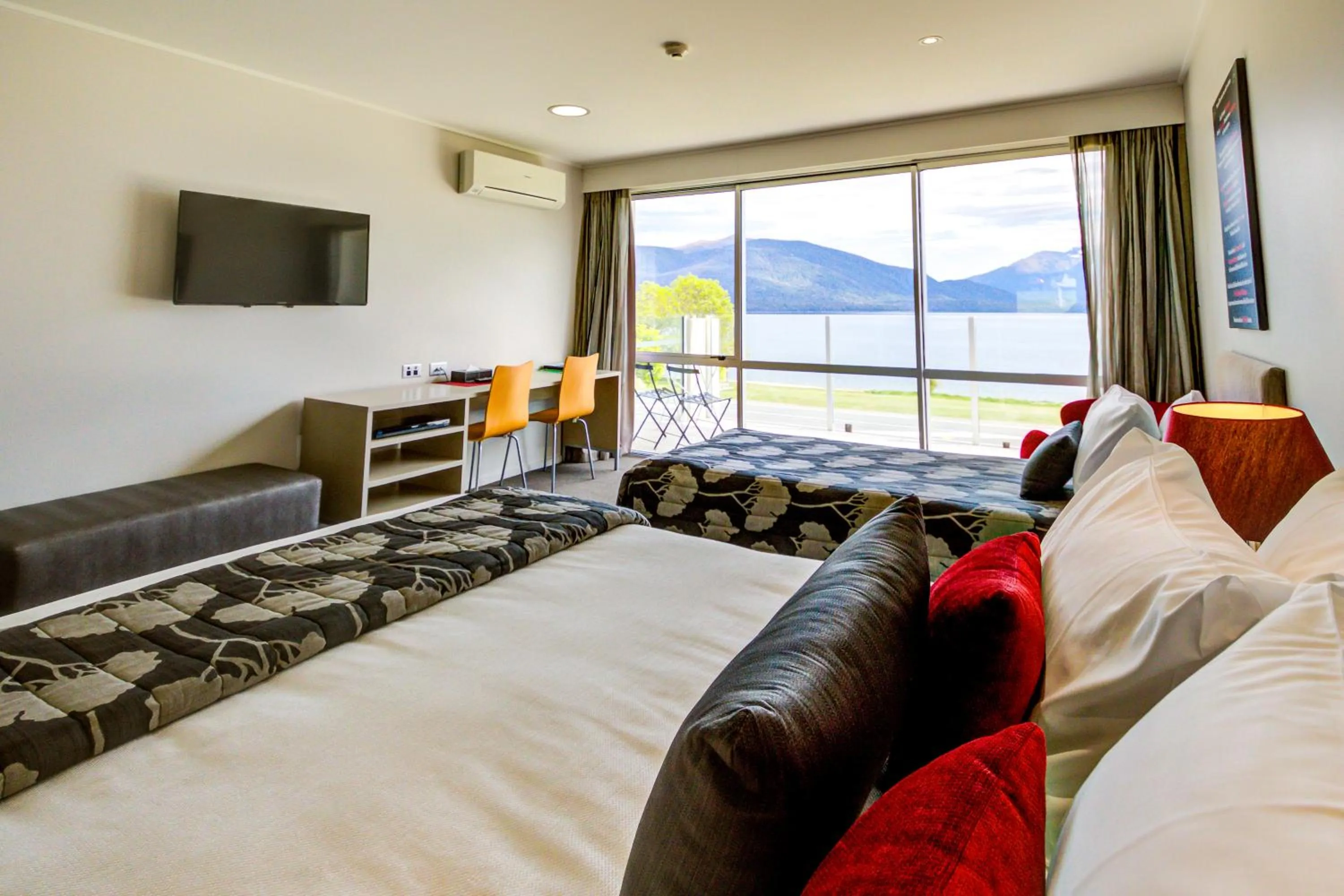 Bed in Te Anau Lakeview Holiday Park & Motels