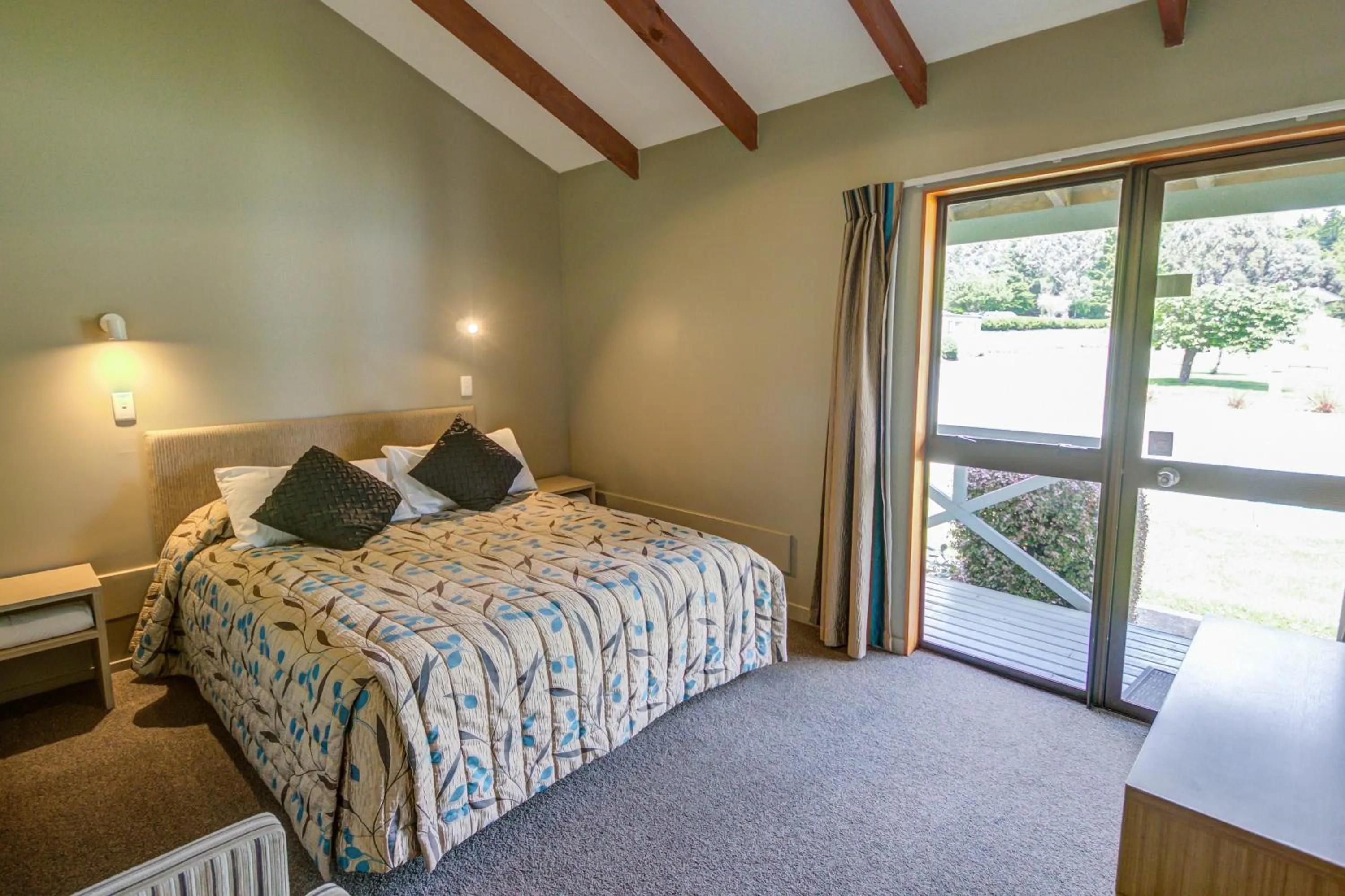Bed in Te Anau Lakeview Holiday Park & Motels