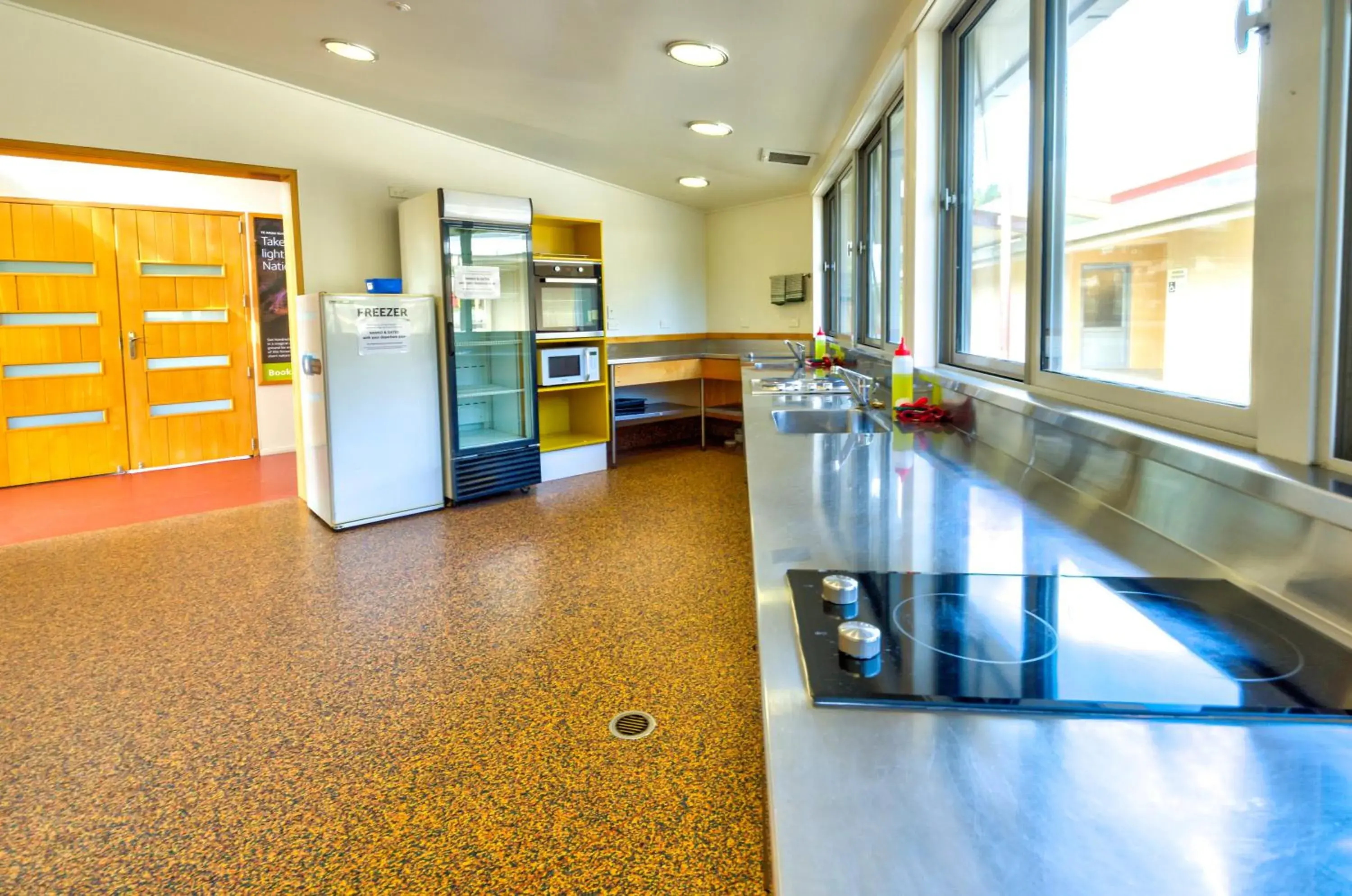 Standard Double Room with Shared Bathroom in Te Anau Lakeview Holiday Park & Motels Standard Double Room with Shared Bathroom in Te Anau Lakeview Holiday Park & Motels