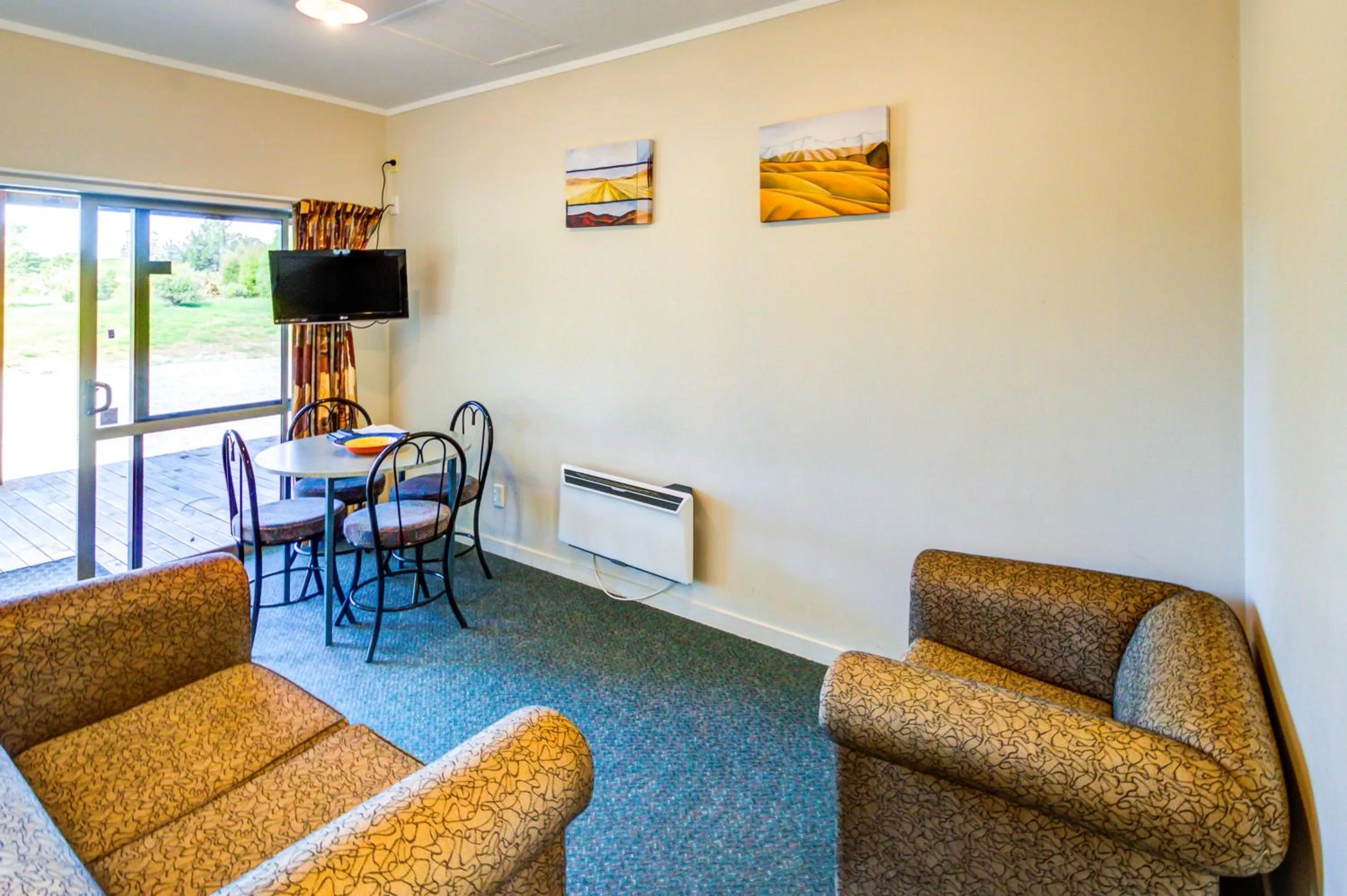 TV and multimedia in Te Anau Lakeview Holiday Park & Motels
