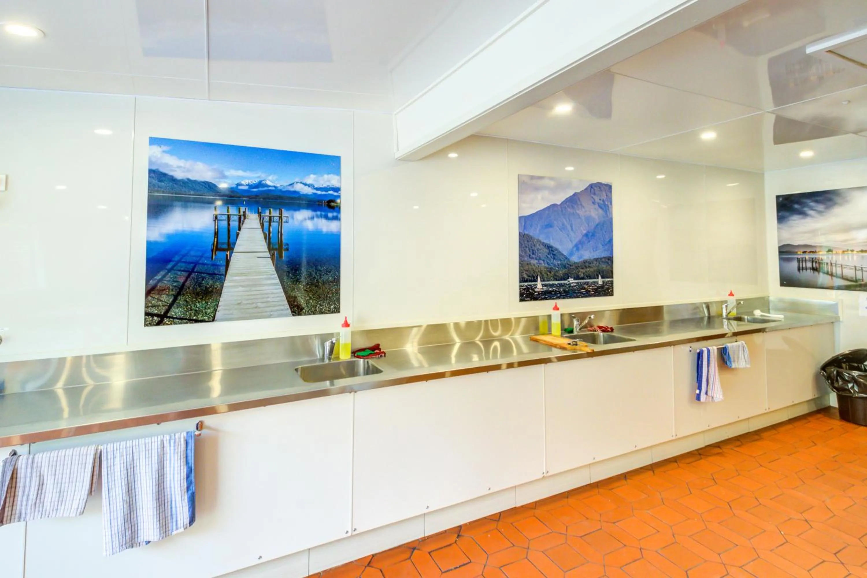 Kitchen or kitchenette in Te Anau Lakeview Holiday Park & Motels