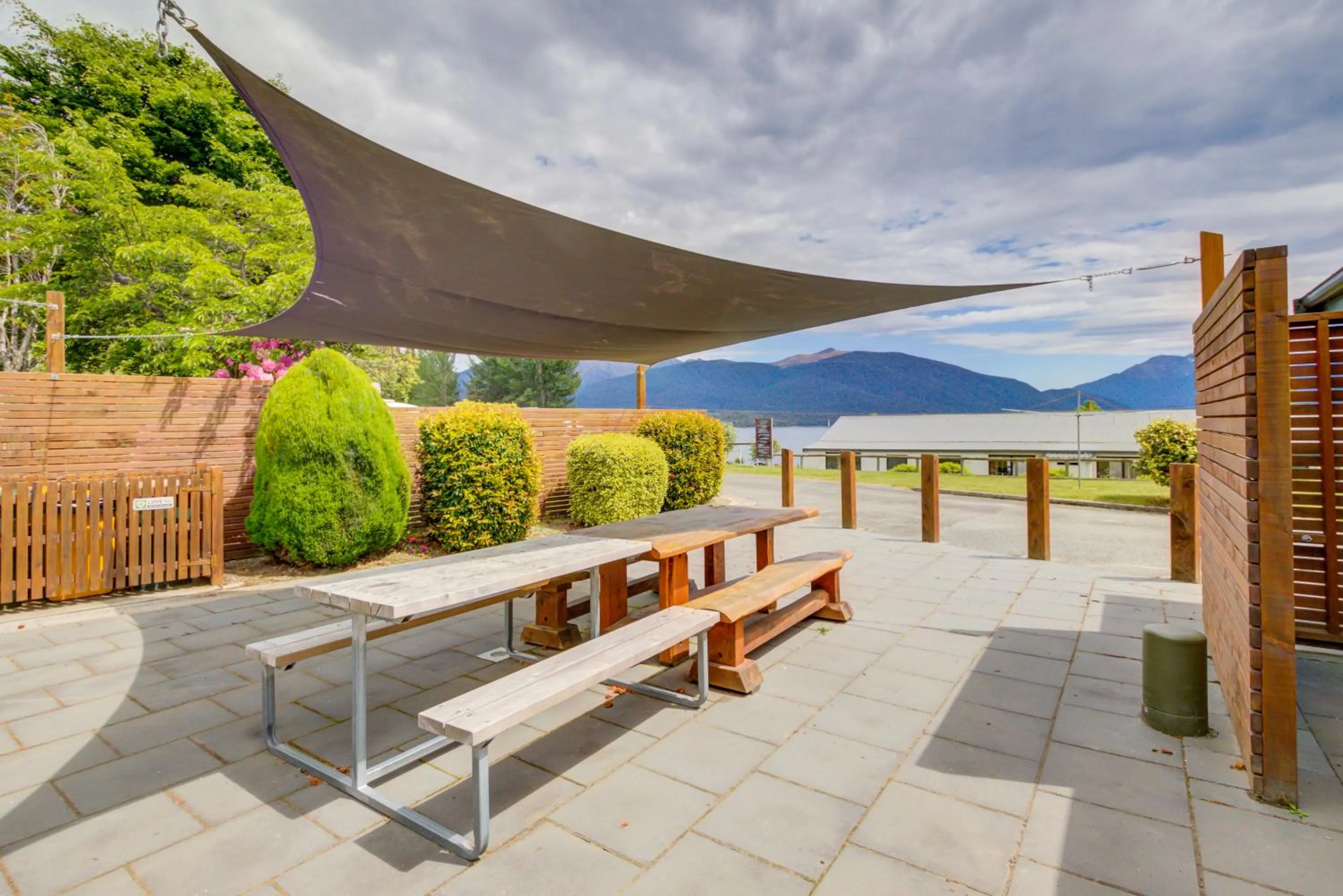 Patio in Te Anau Lakeview Holiday Park & Motels