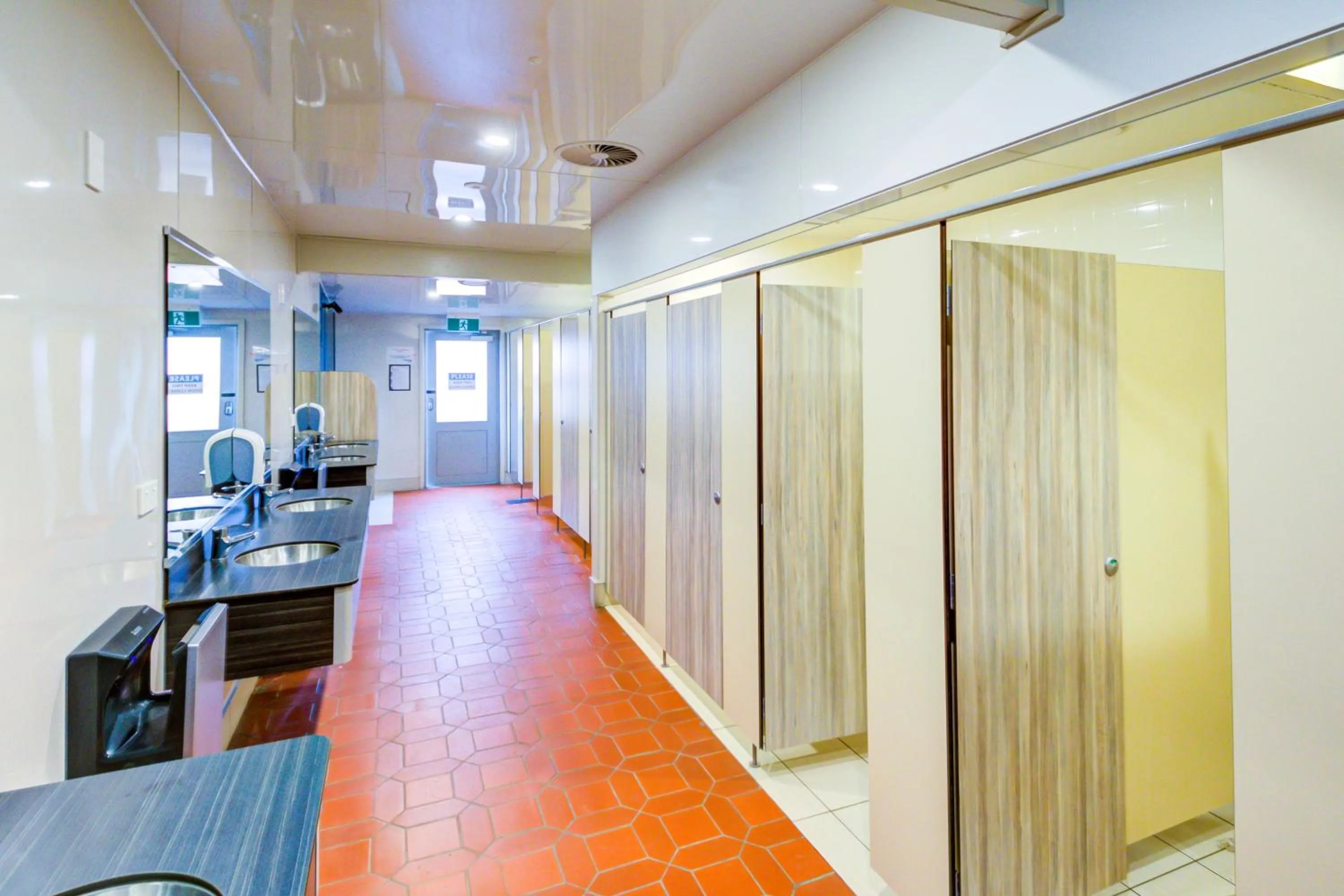 Shower in Te Anau Lakeview Holiday Park & Motels