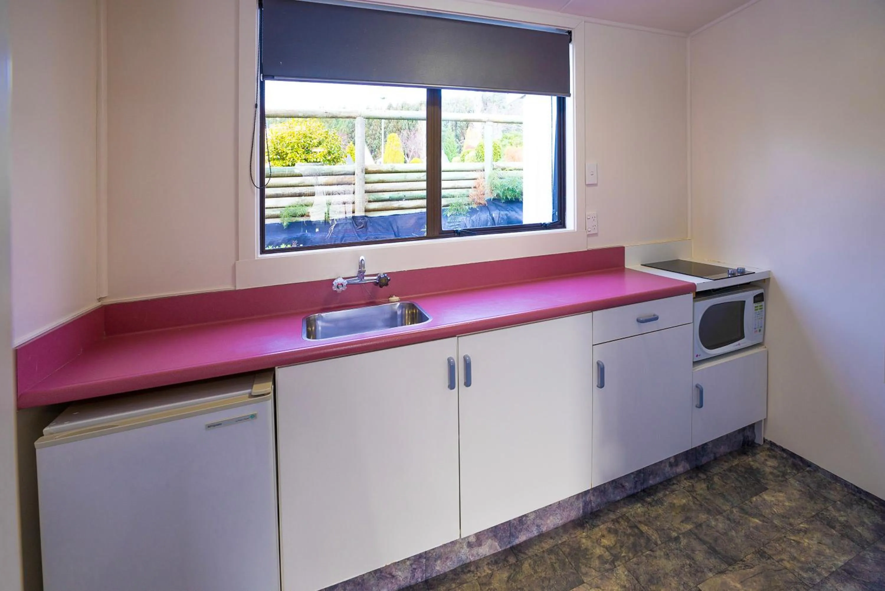 Kitchen or kitchenette in Te Anau Lakeview Holiday Park & Motels