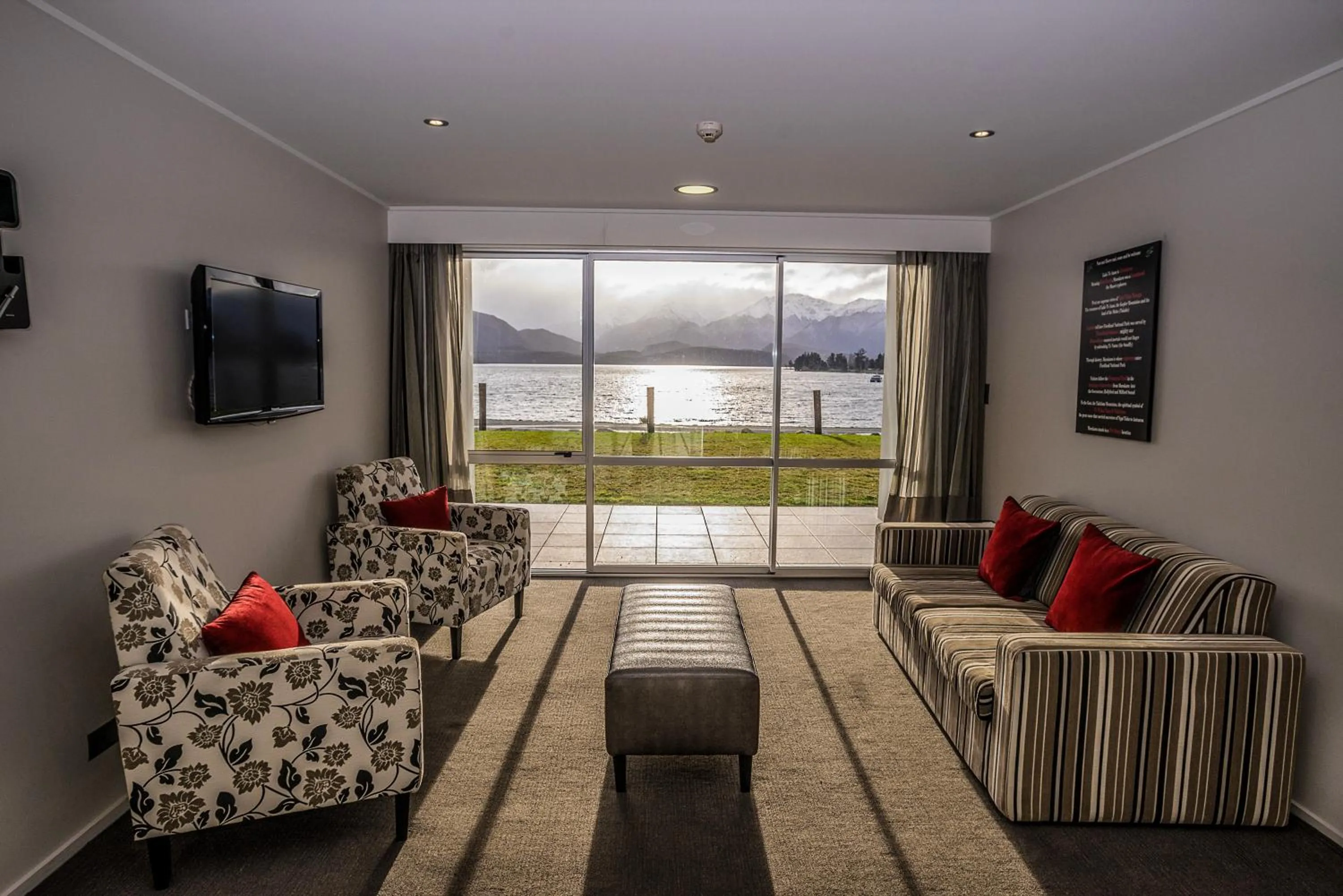 TV and multimedia in Te Anau Lakeview Holiday Park & Motels