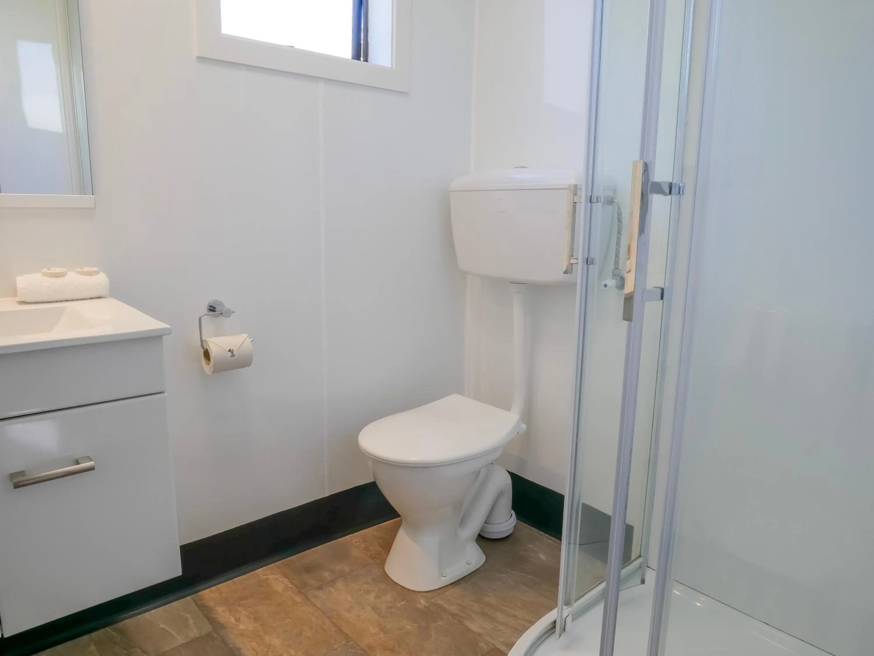 Shower in Te Anau Lakeview Holiday Park & Motels