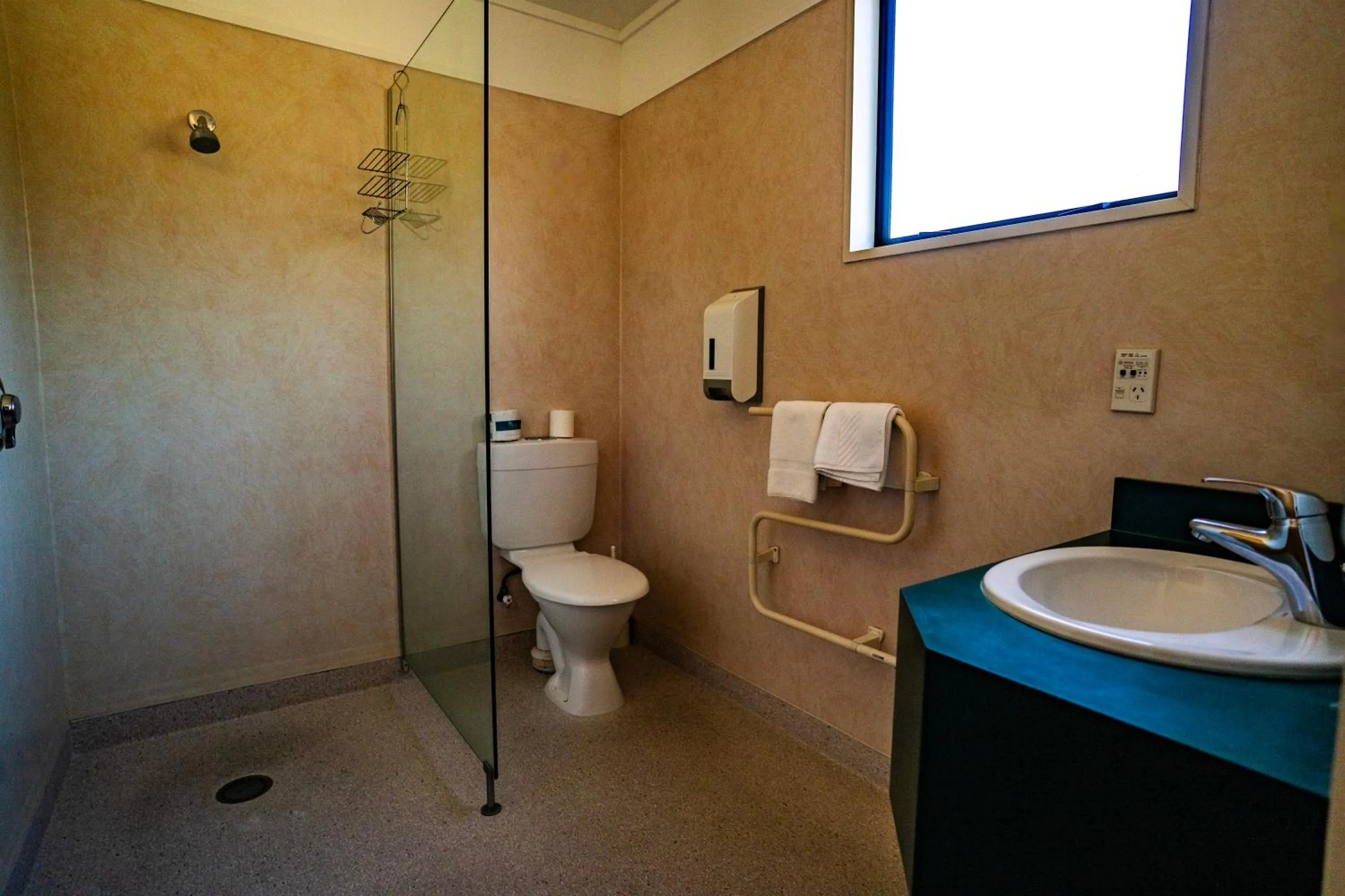 Shower in Te Anau Lakeview Holiday Park & Motels
