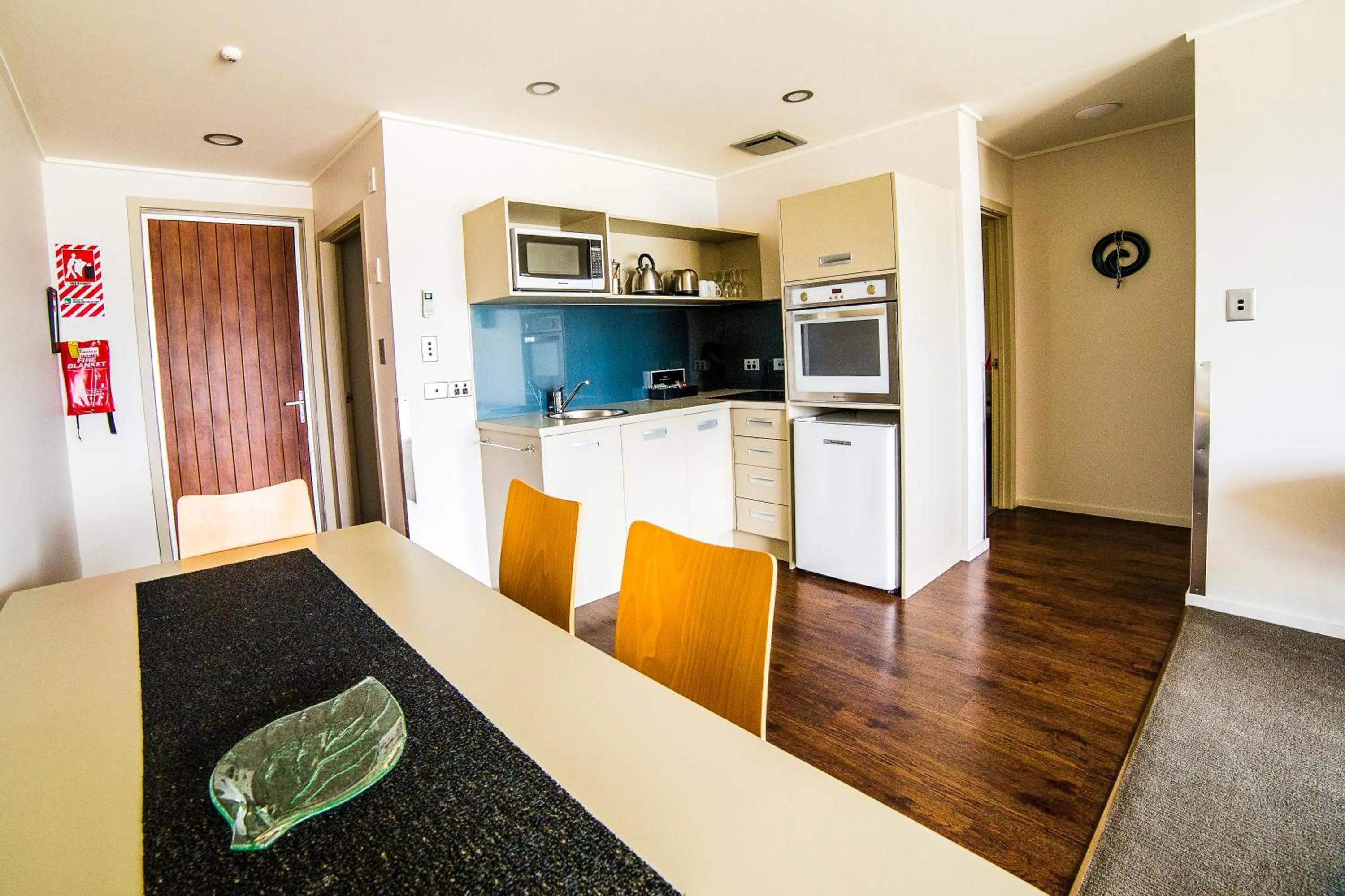 Kitchen or kitchenette in Te Anau Lakeview Holiday Park & Motels
