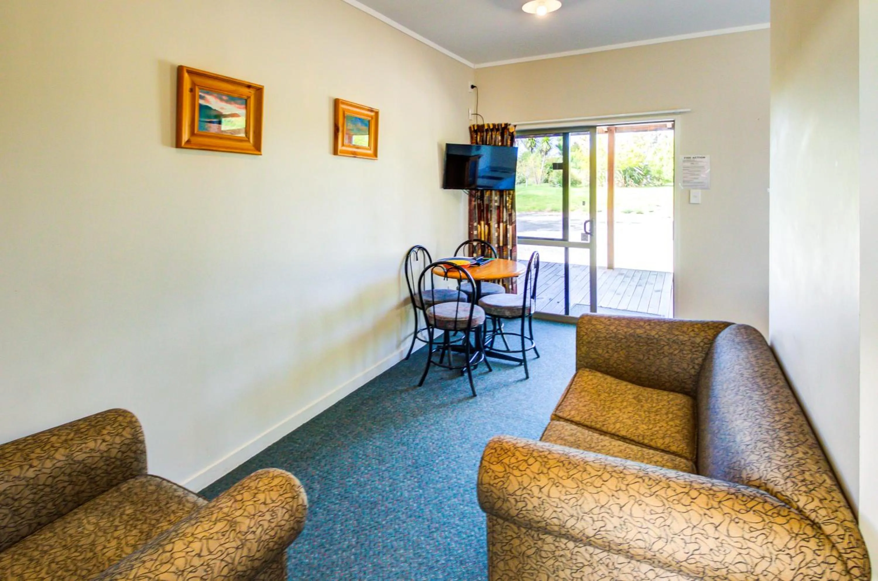 TV and multimedia in Te Anau Lakeview Holiday Park & Motels