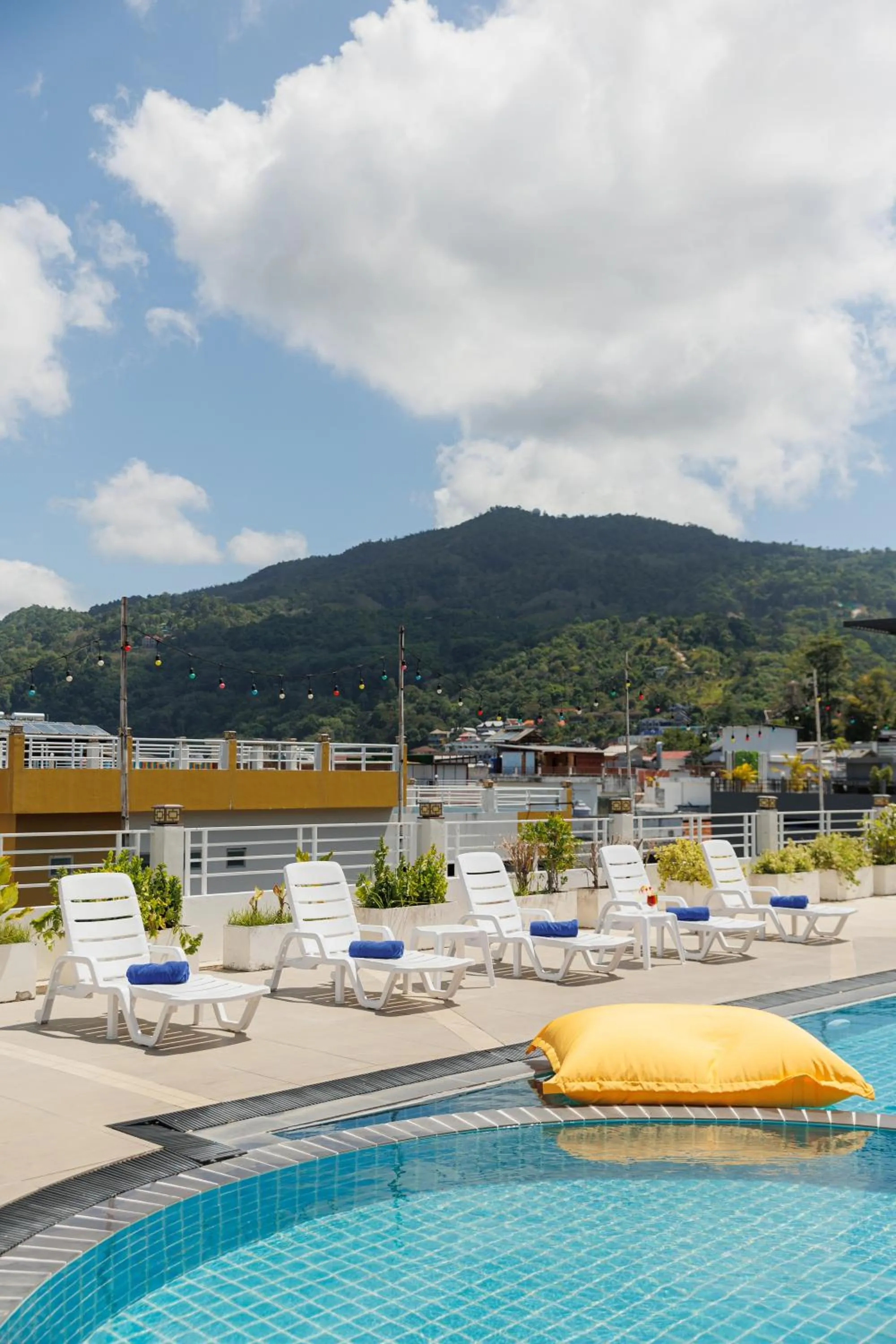 Swimming pool in ASHLEE Plaza Patong Hotel & Spa