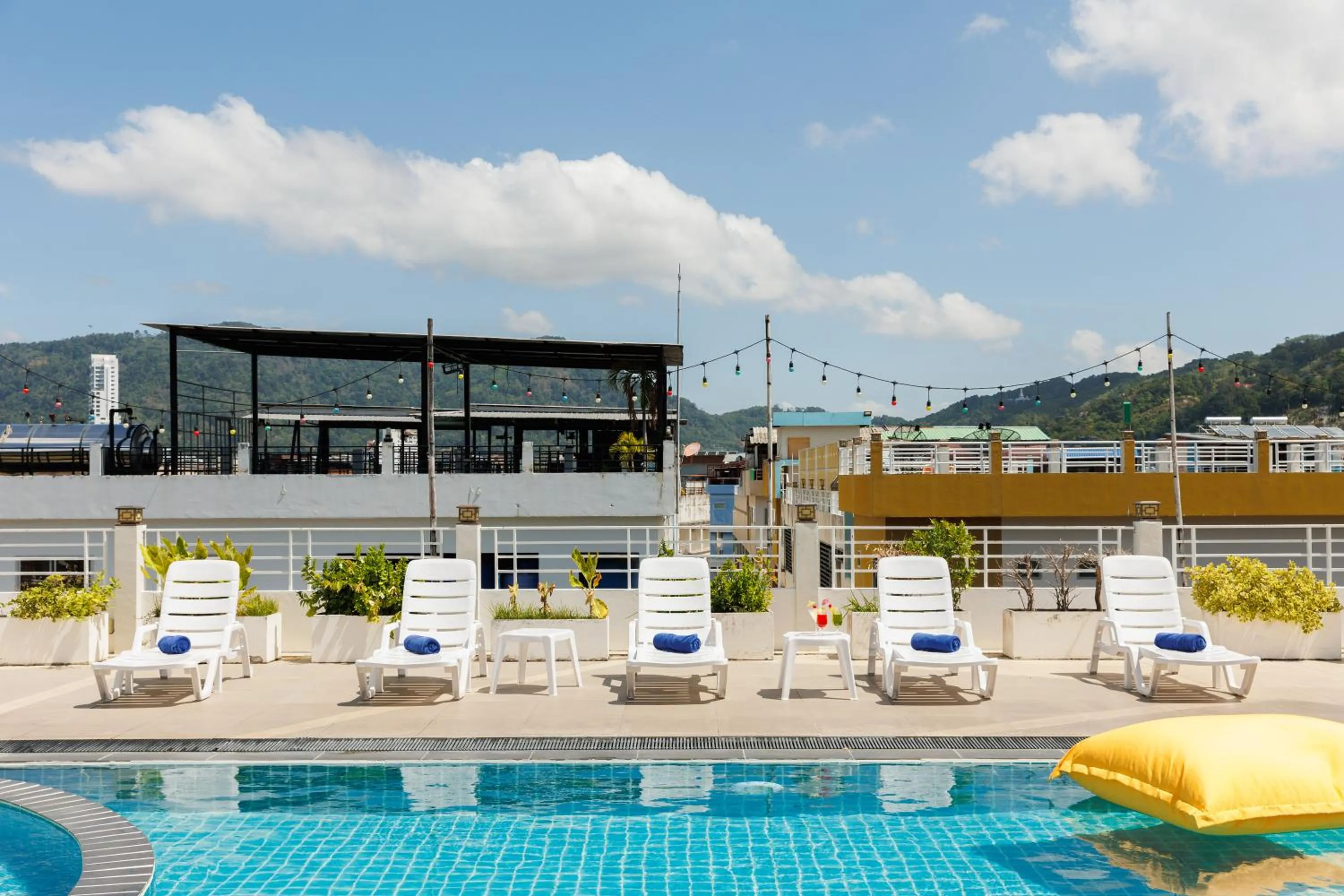 Swimming pool in ASHLEE Plaza Patong Hotel & Spa