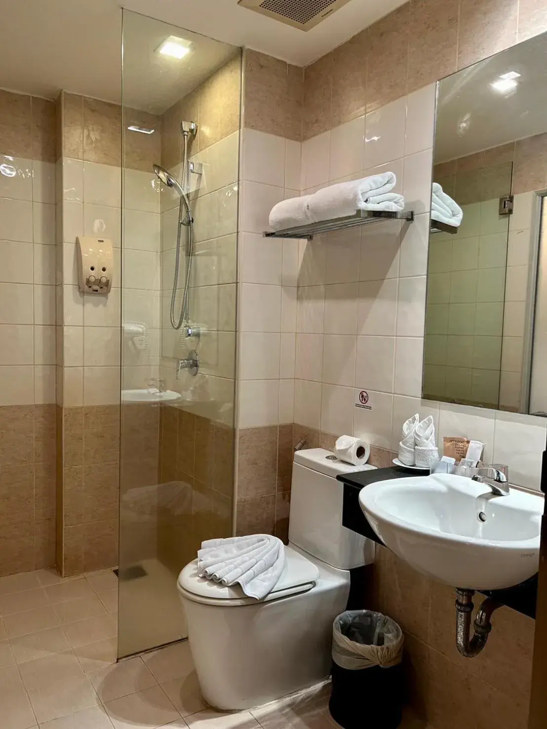 Standard Single Room - single occupancy in ASHLEE Plaza Patong Hotel & Spa Standard Single Room - single occupancy in ASHLEE Plaza Patong Hotel & Spa