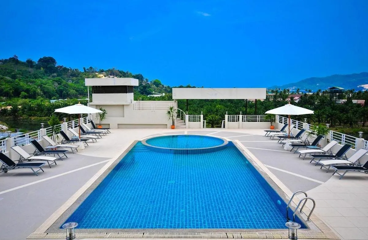 Swimming pool in ASHLEE Plaza Patong Hotel & Spa