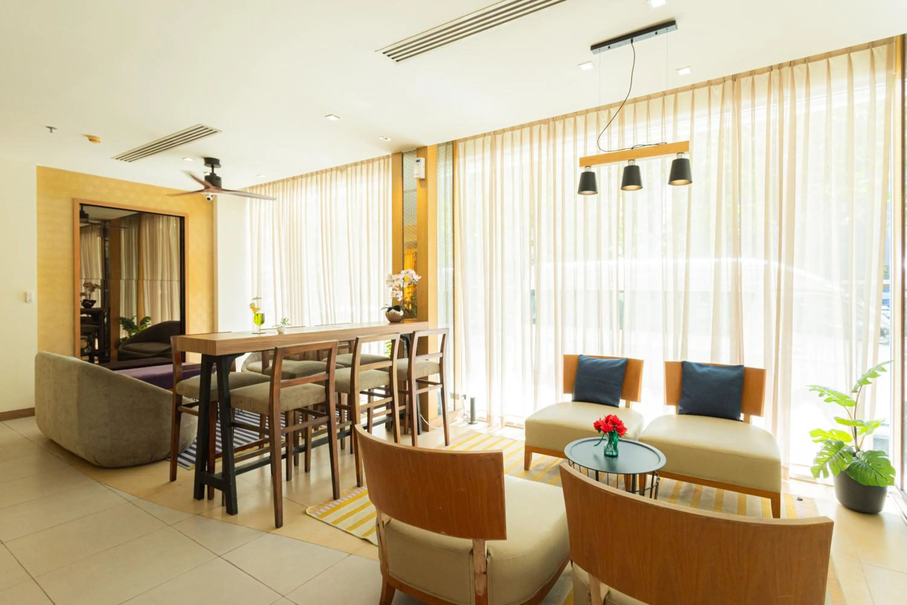 Lobby or reception in ASHLEE Plaza Patong Hotel & Spa