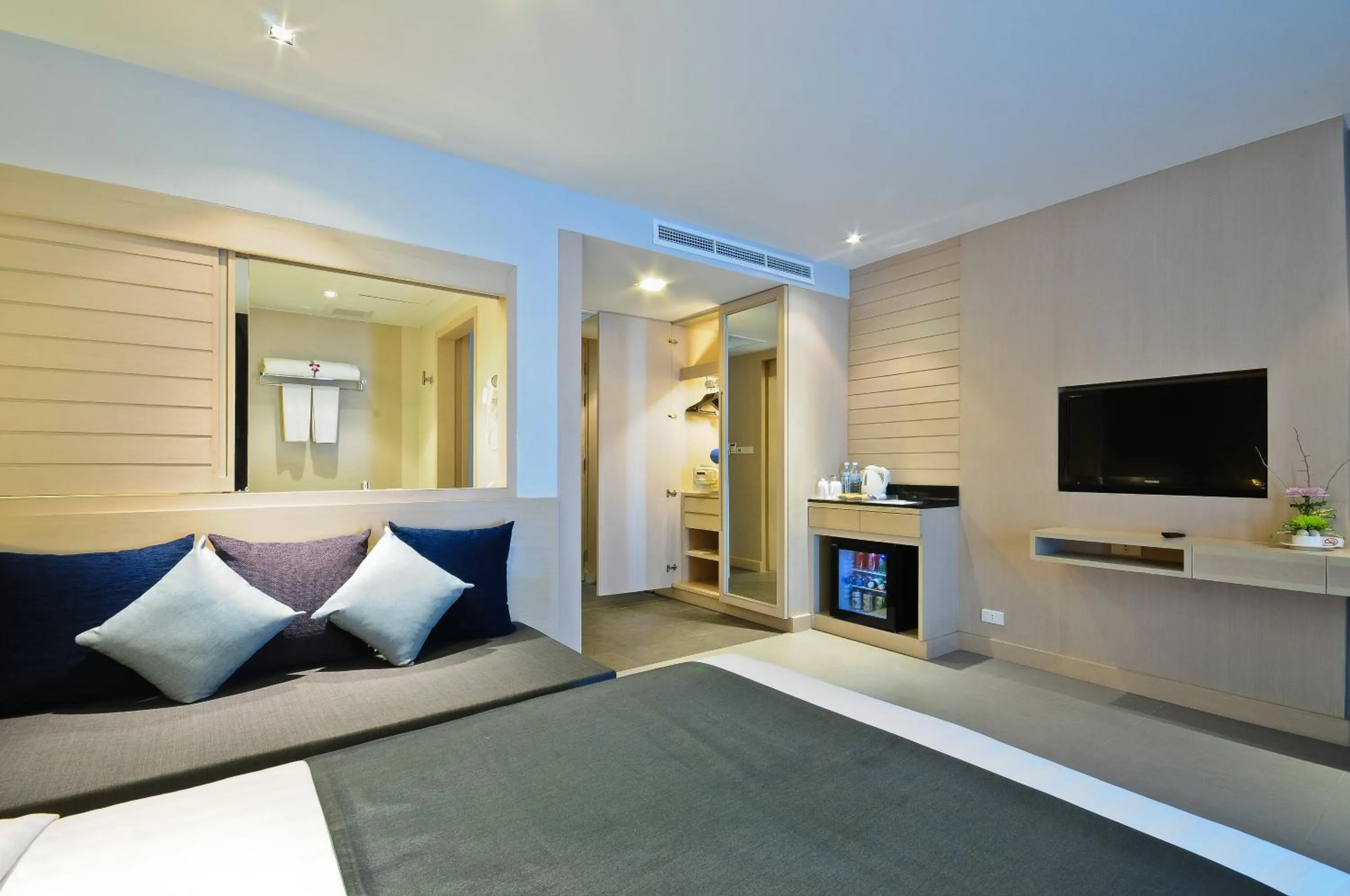 Photo of the whole room, Bed in ASHLEE Heights Hotel Patong