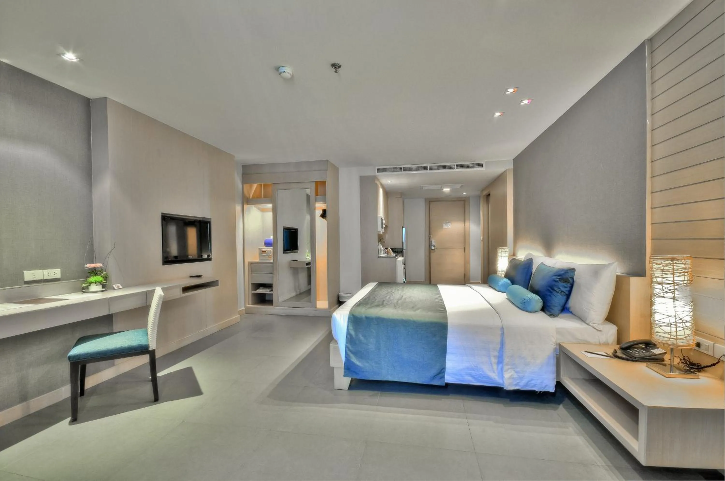 Photo of the whole room, Bed in ASHLEE Heights Hotel Patong