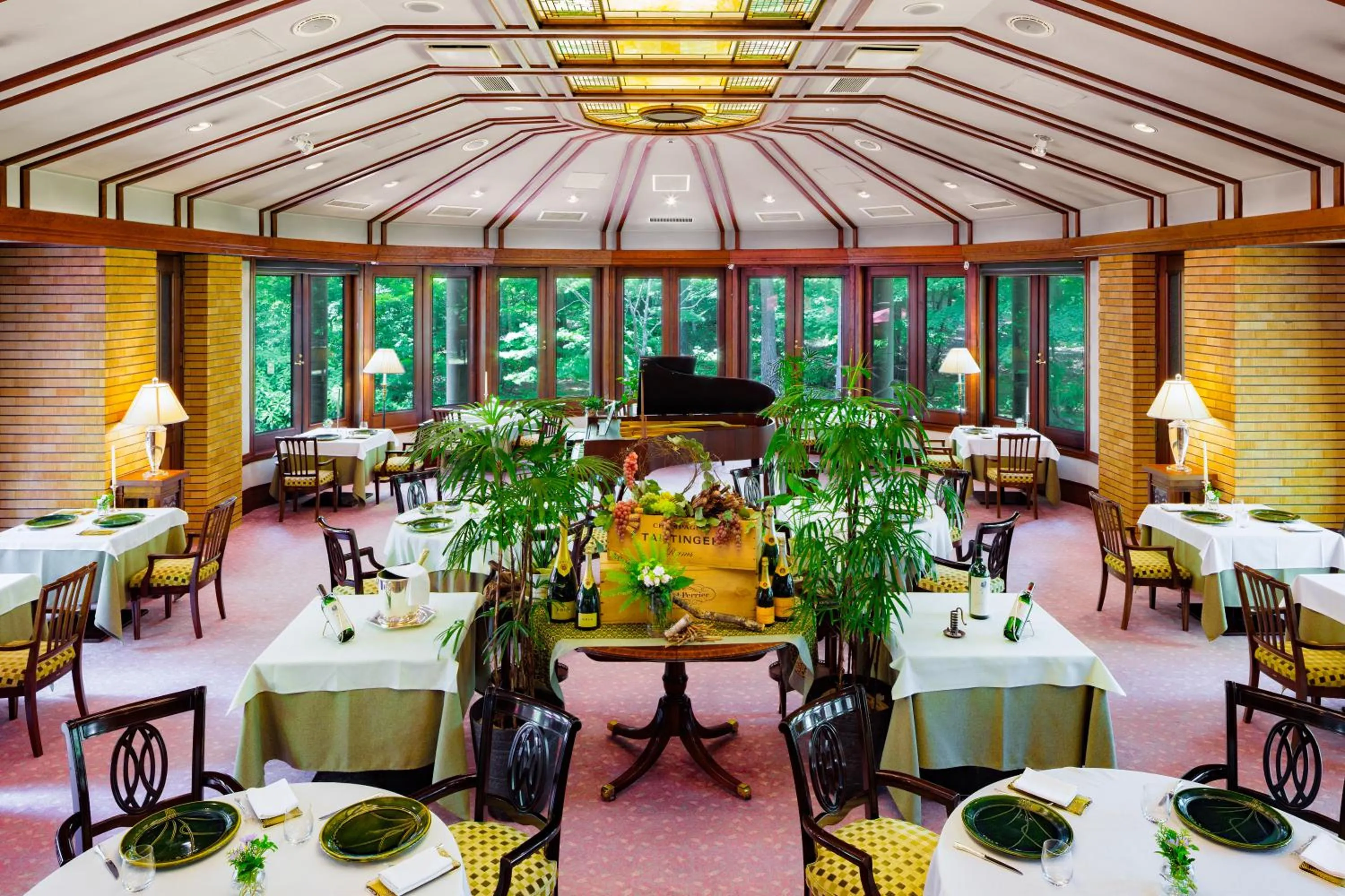 Restaurant/places to eat in Hotel La Neige