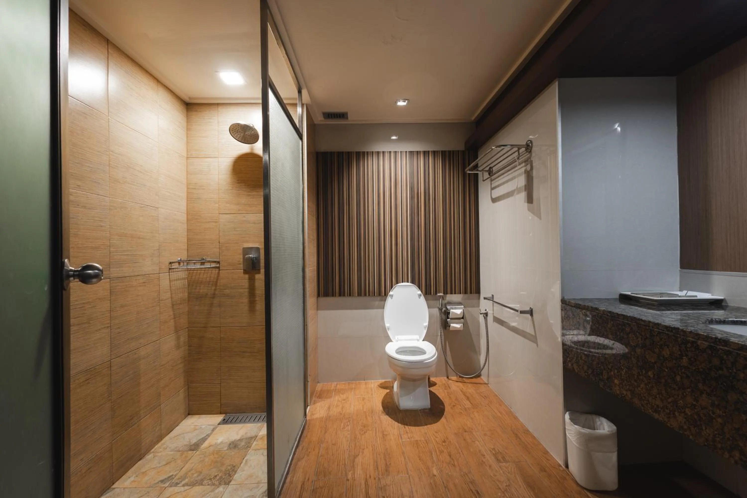 Shower in The Royal River Hotel