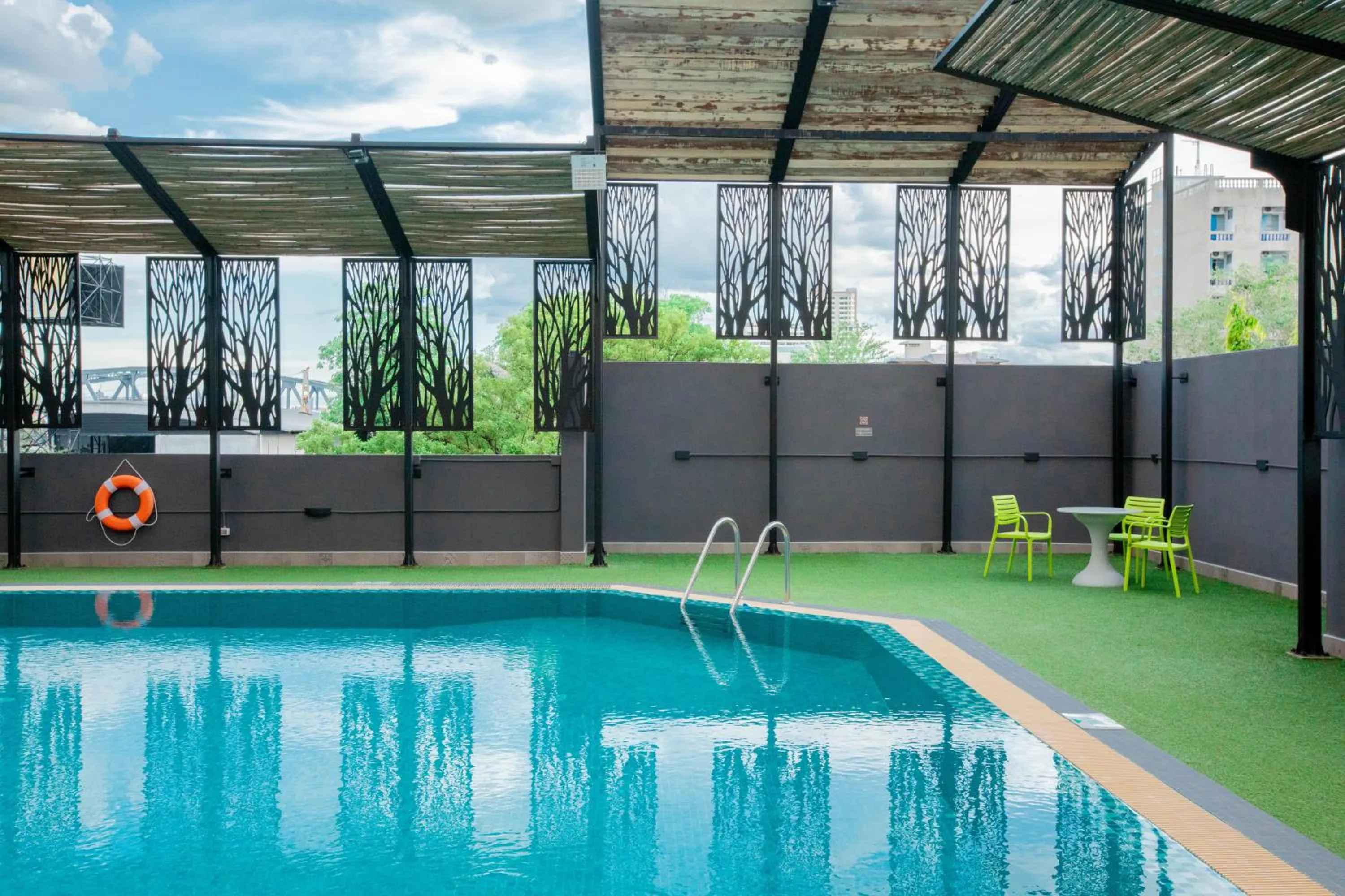 Swimming pool in The Royal River Hotel