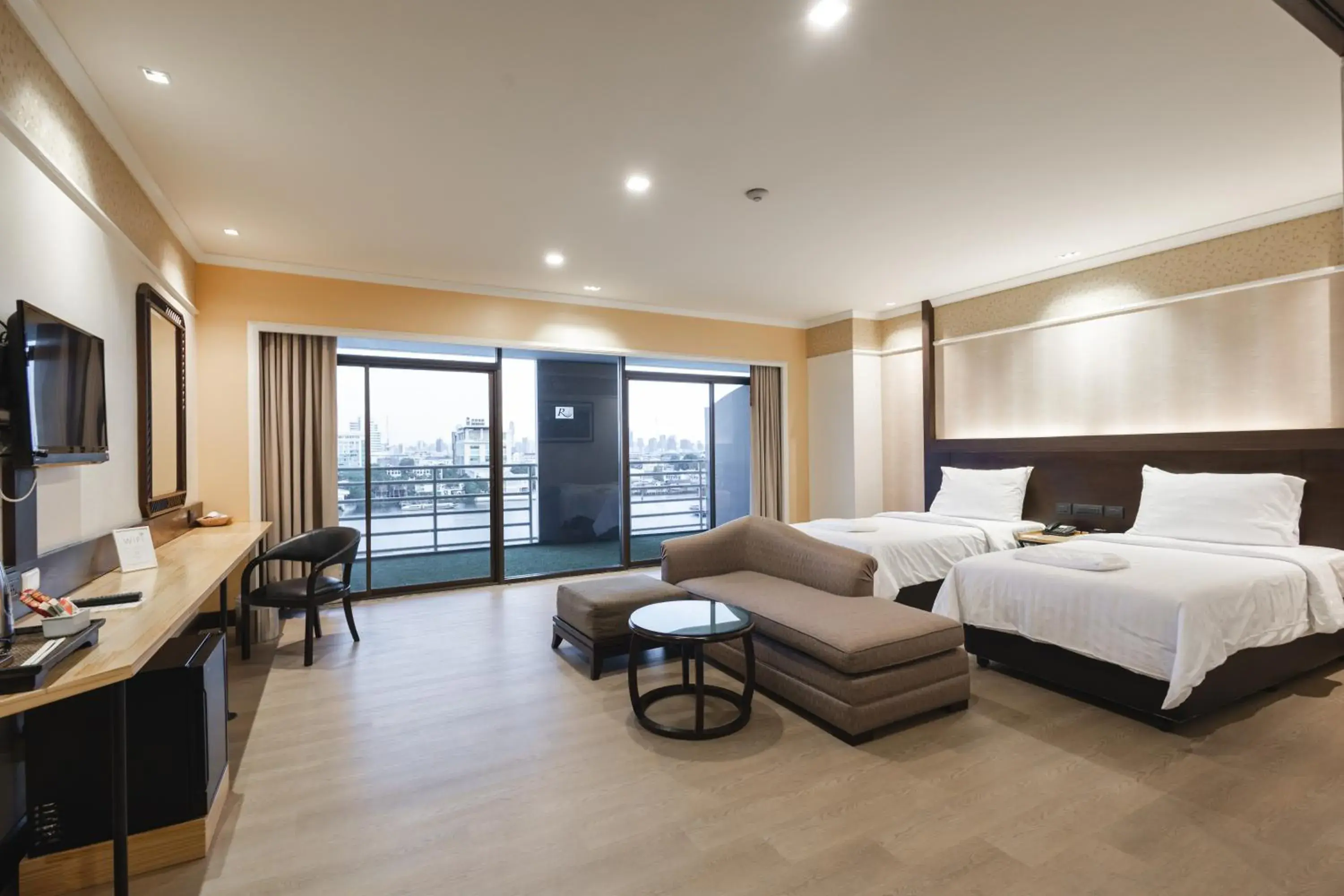 Premier River Front in The Royal River Hotel Premier River Front in The Royal River Hotel