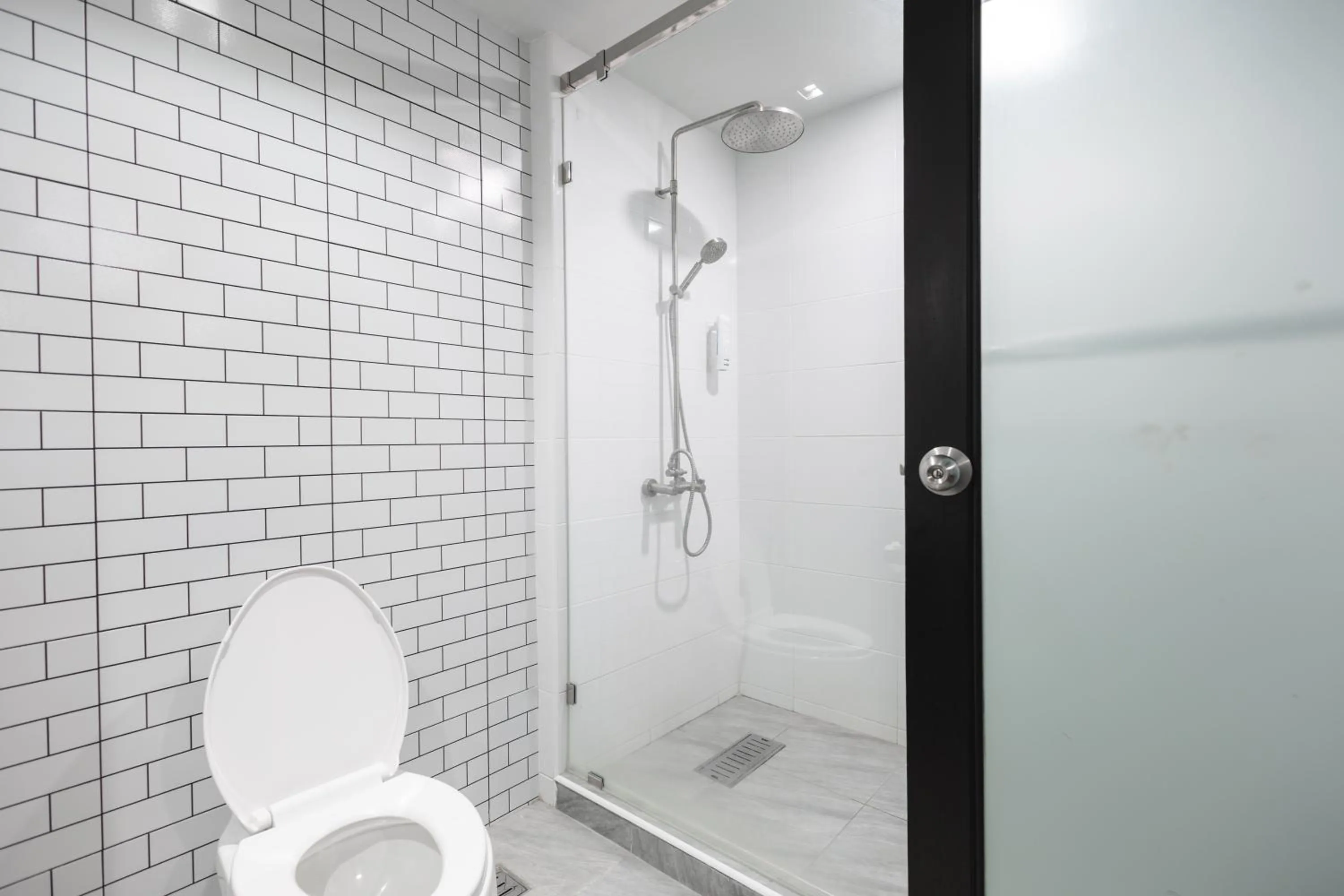 Shower in The Royal River Hotel