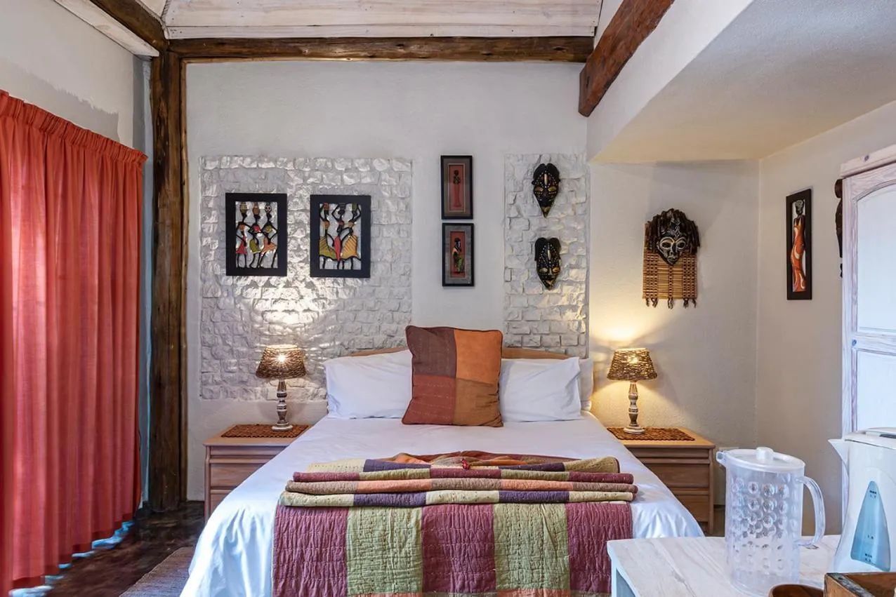 Bedroom, Bed in Glenda's Guest Suites