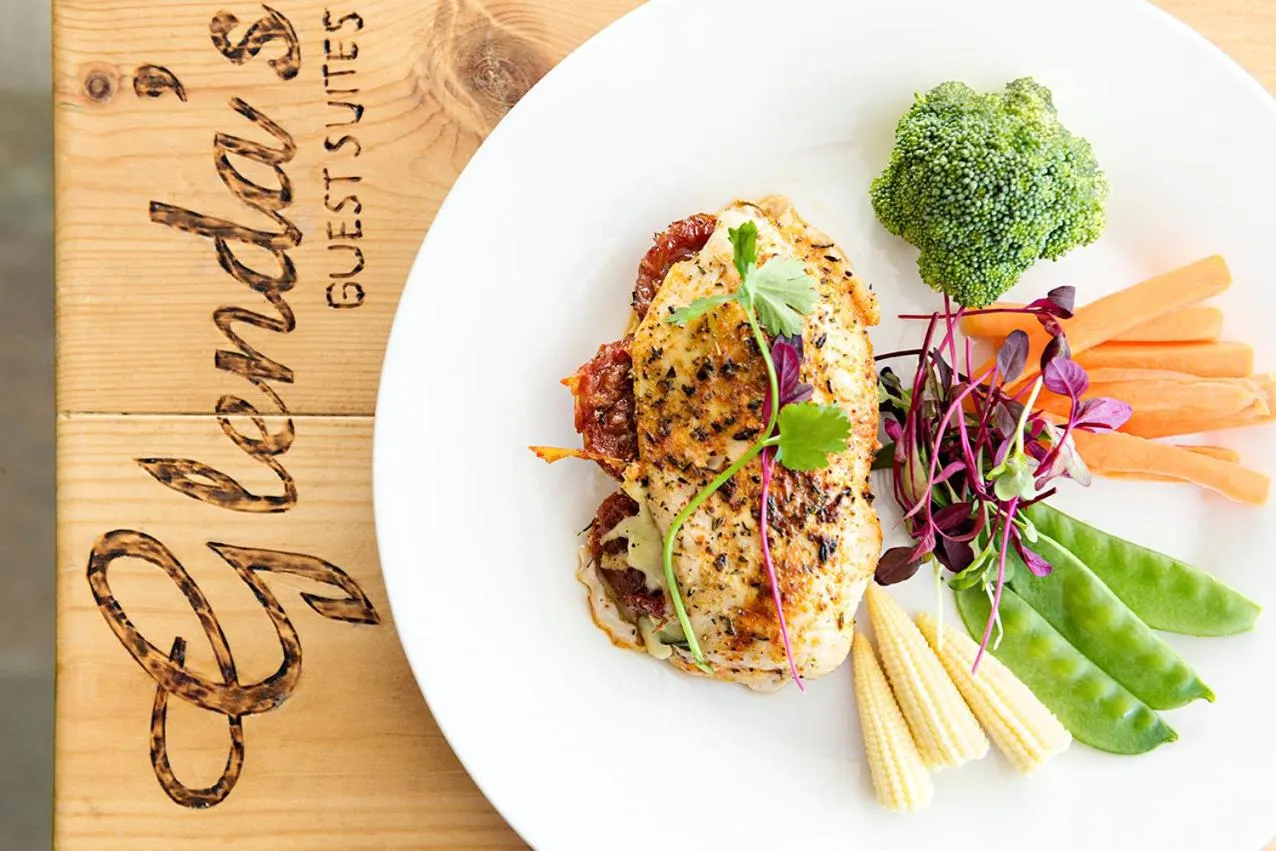 Food and drinks in Glenda's Guest Suites