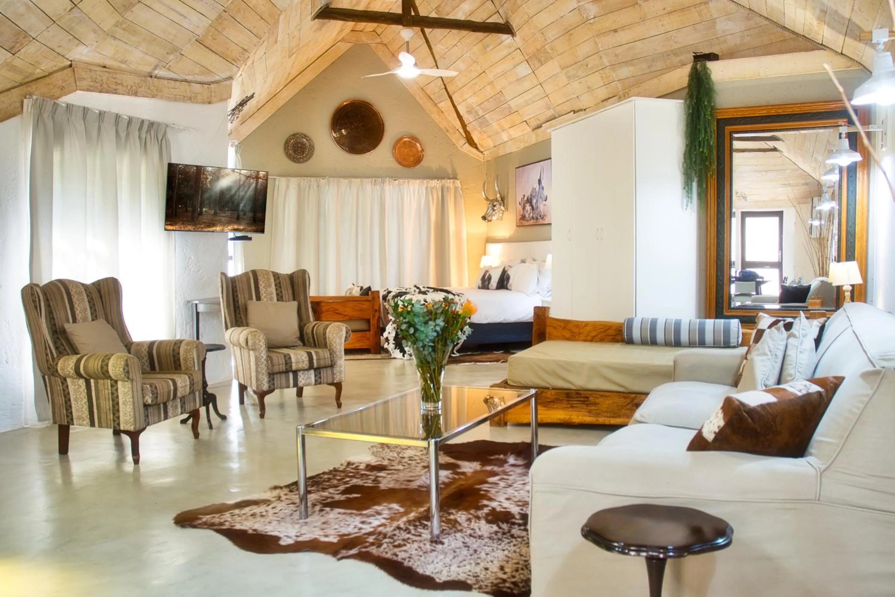 Seating area in Glenda's Guest Suites