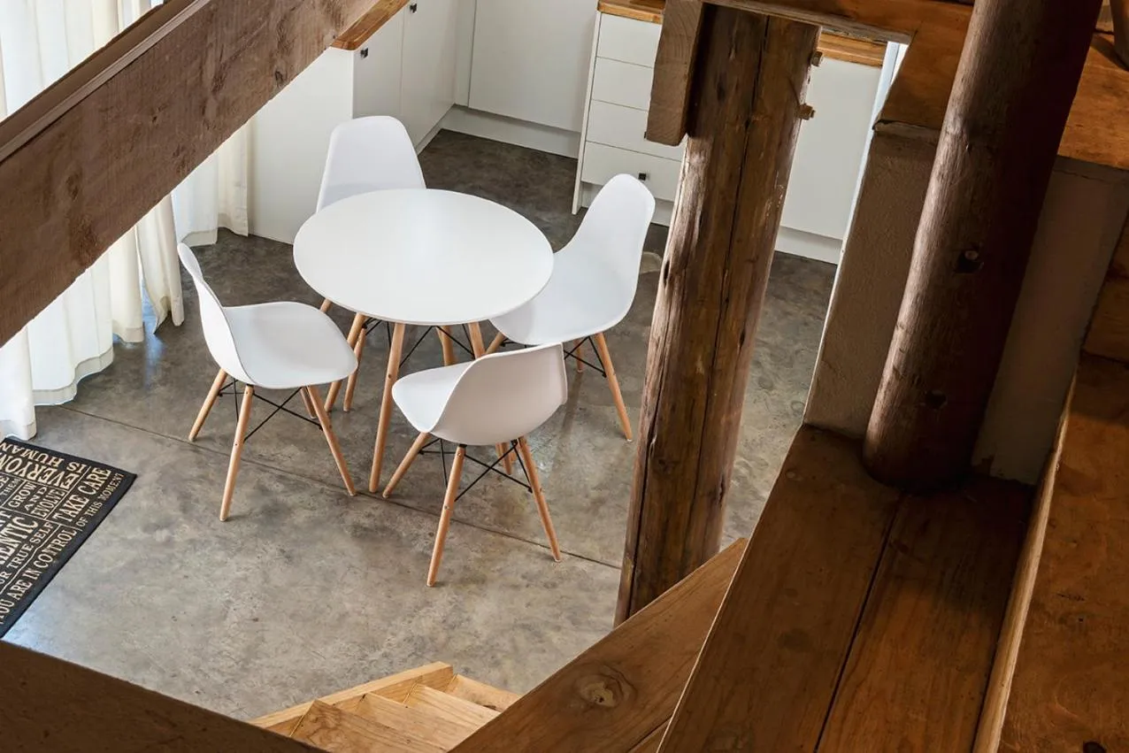 Dining area in Glenda's Guest Suites