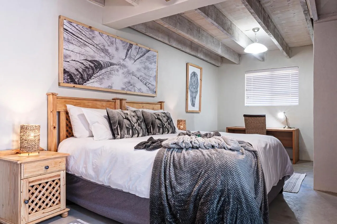 Bedroom, Bed in Glenda's Guest Suites