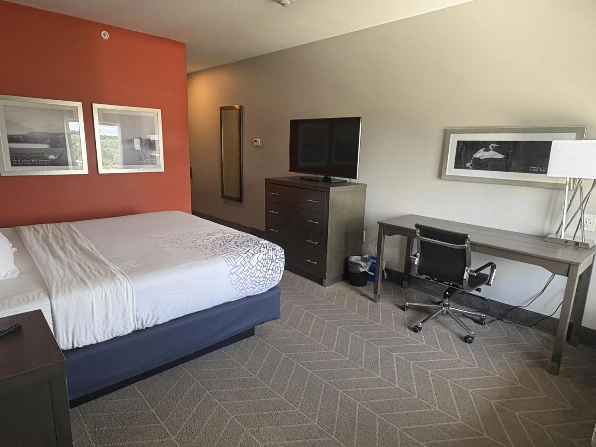 Photo of the whole room, Bed in La Quinta by Wyndham Opelika Auburn