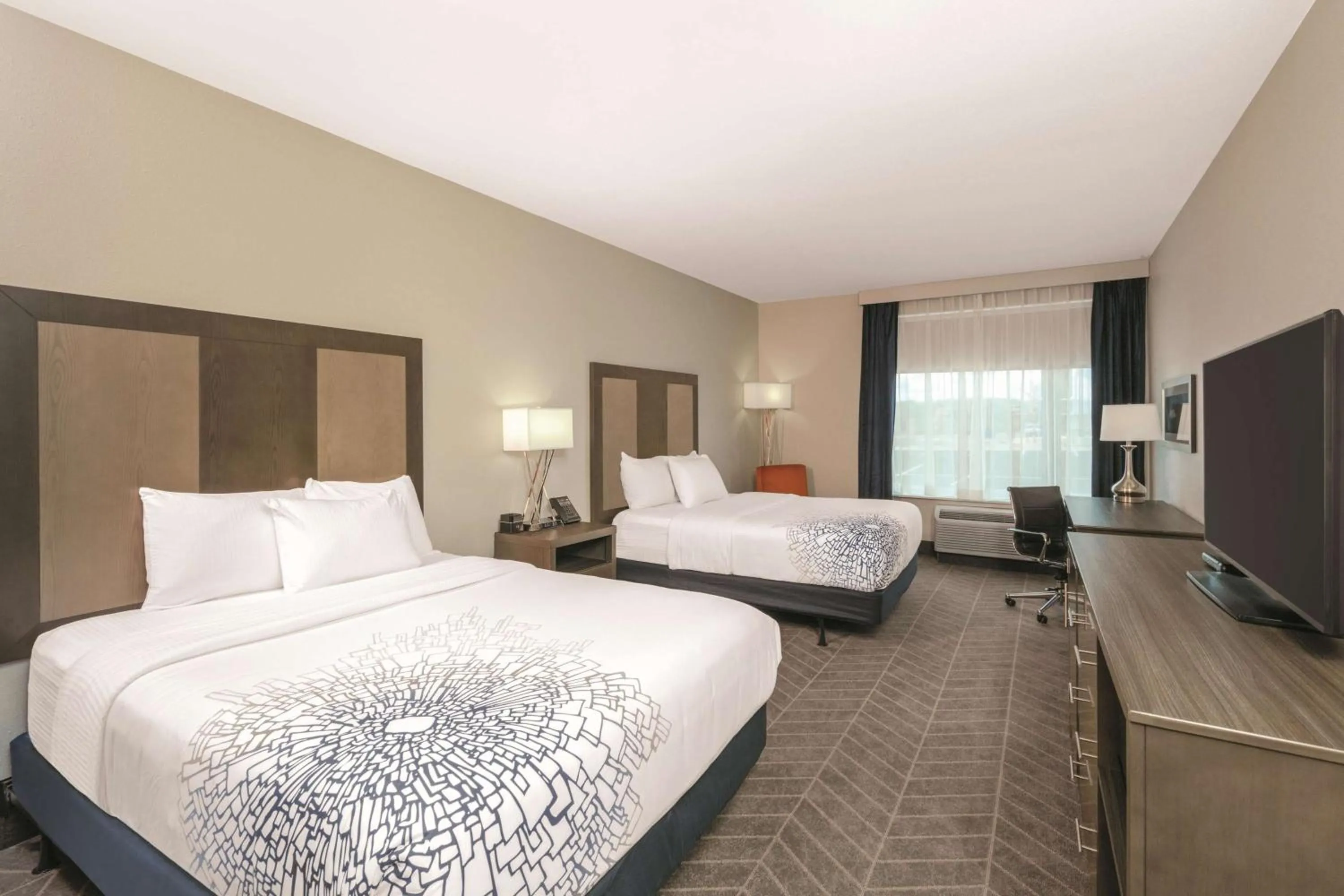 Photo of the whole room, Bed in La Quinta by Wyndham Opelika Auburn