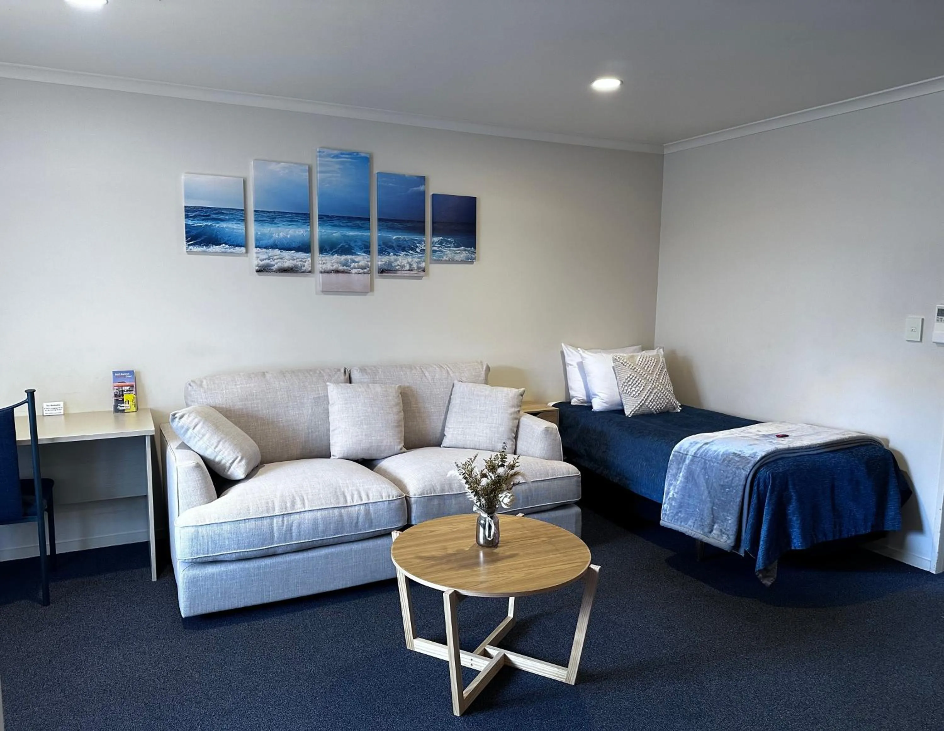 Bed in Harringtons Motor Lodge