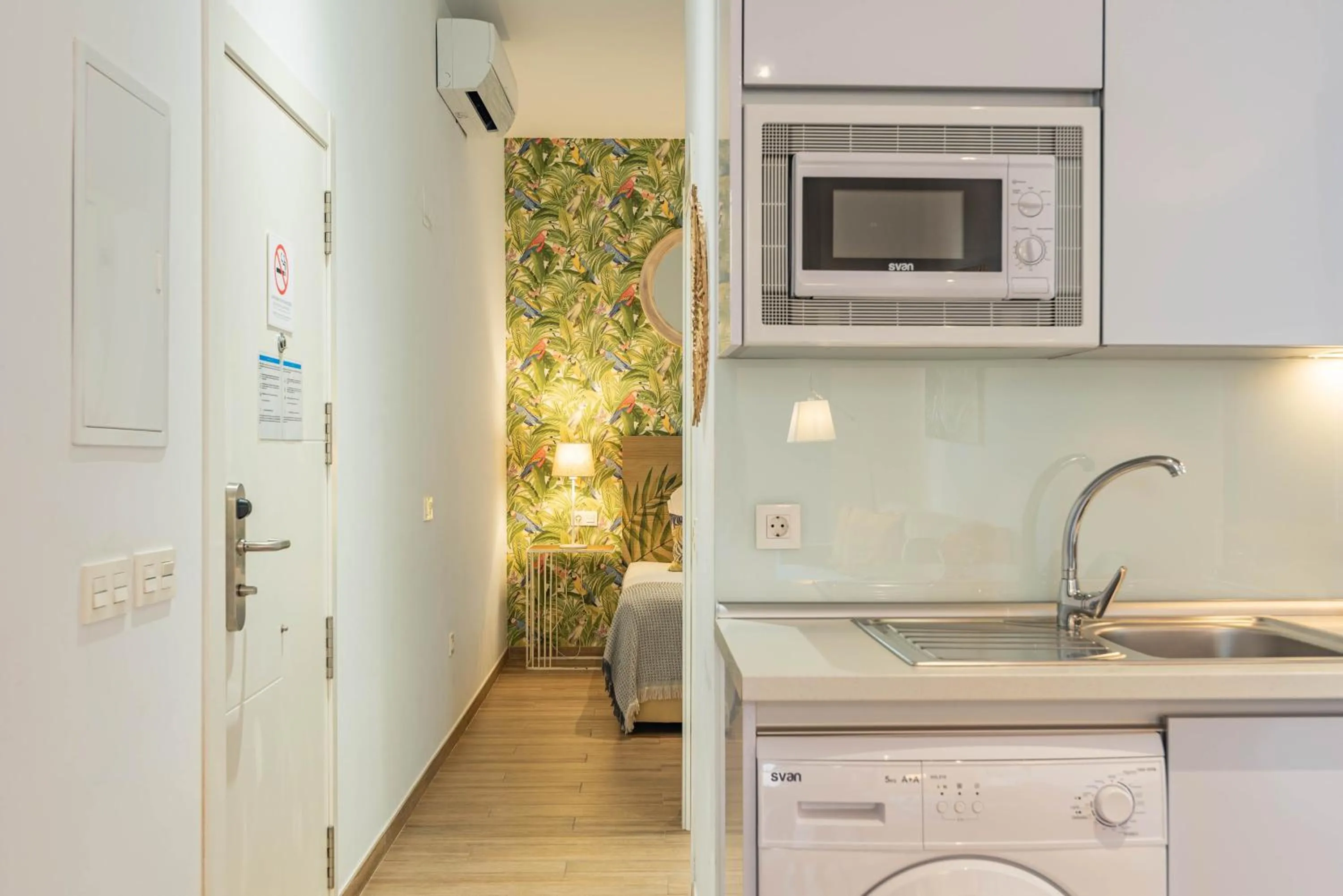 Kitchen or kitchenette in Feelathome Mártires Apartments