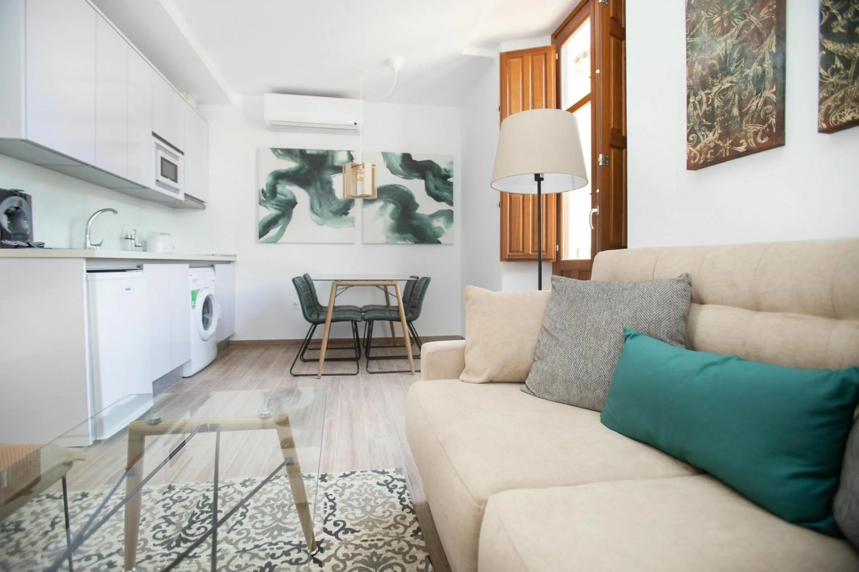 Kitchen or kitchenette in Feelathome Mártires Apartments