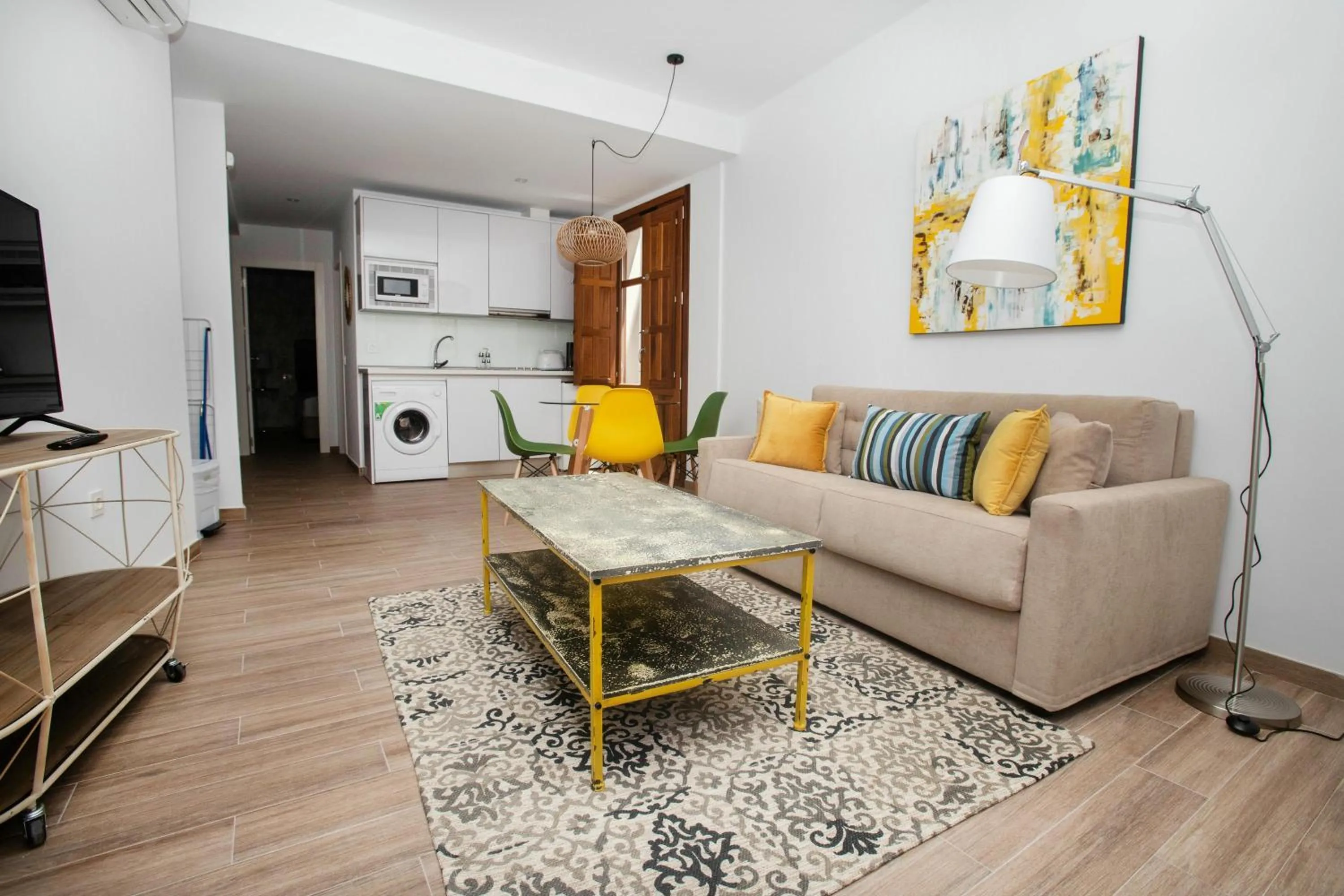 Kitchen or kitchenette in Feelathome Mártires Apartments