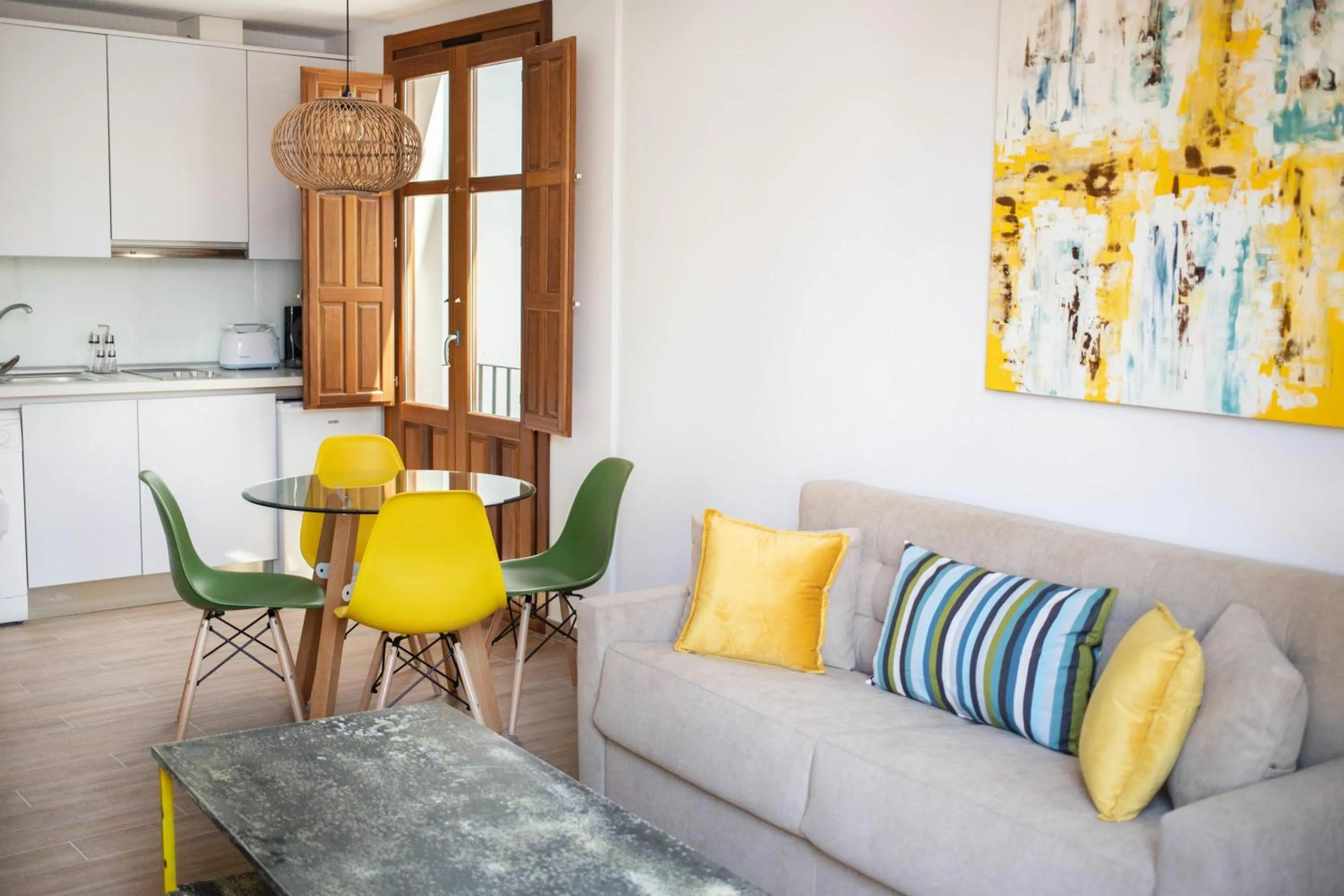 Kitchen or kitchenette in Feelathome Mártires Apartments