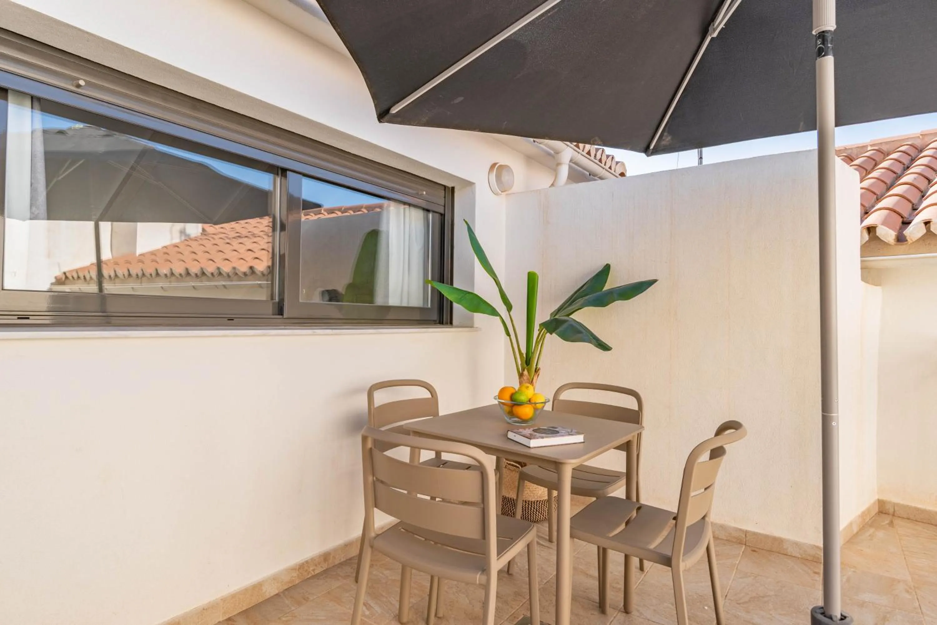 Balcony/Terrace in Feelathome Mártires Apartments