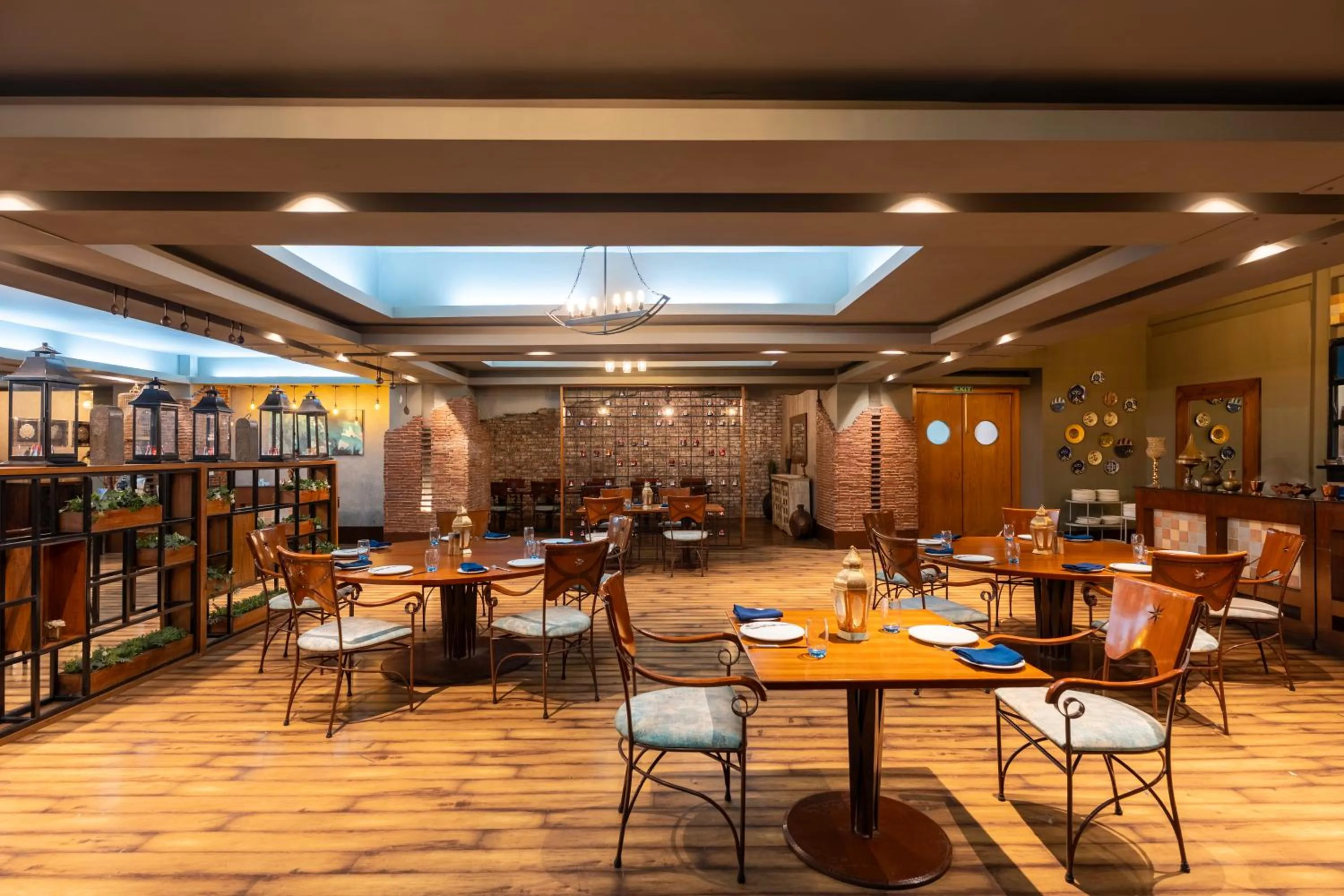 Restaurant/places to eat in Radisson Blu Hotel Pune Kharadi