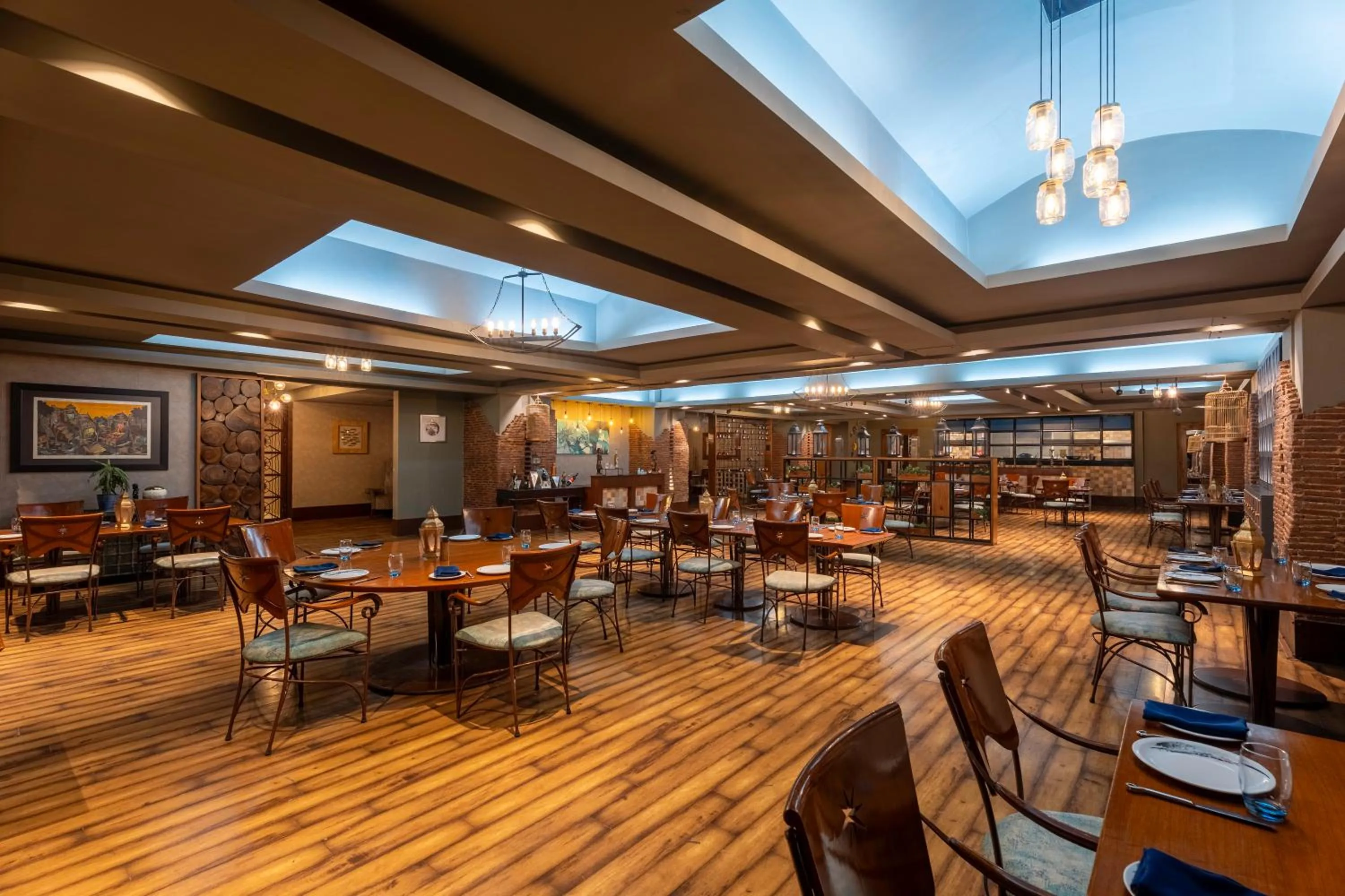 Restaurant/places to eat in Radisson Blu Hotel Pune Kharadi