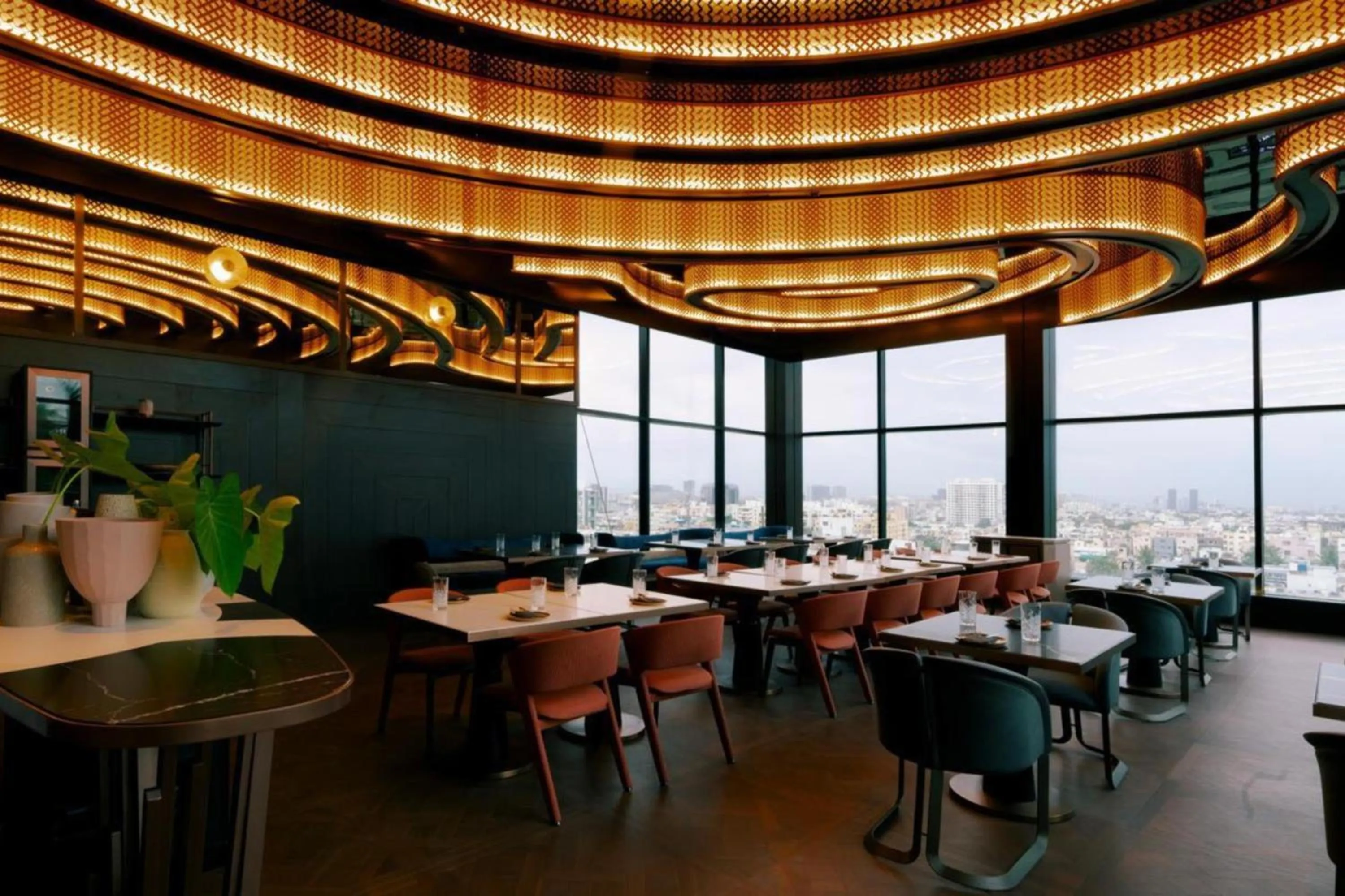 Lounge or bar in Radisson Blu Hotel Pune Kharadi