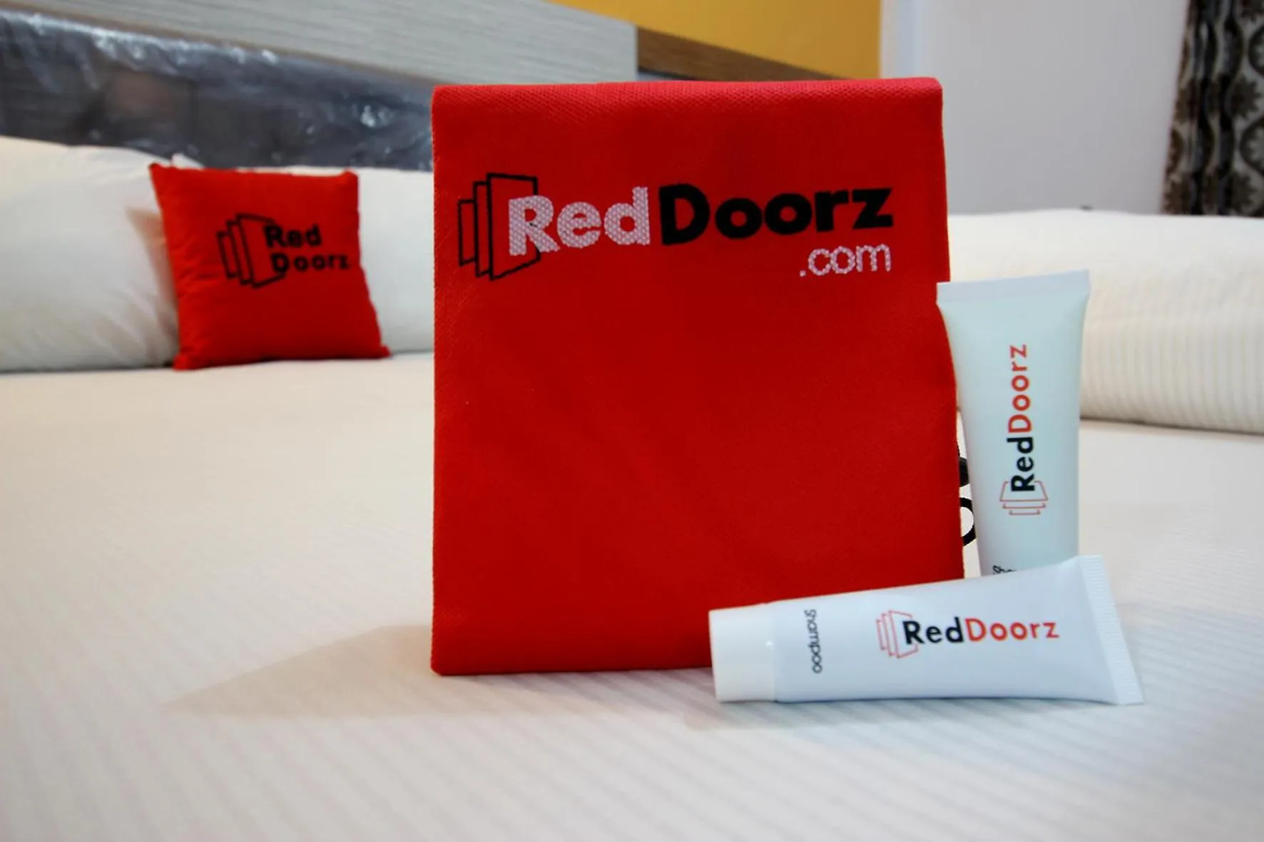 Bed in RedDoorz Plus Syariah near Lempuyangan Station 3