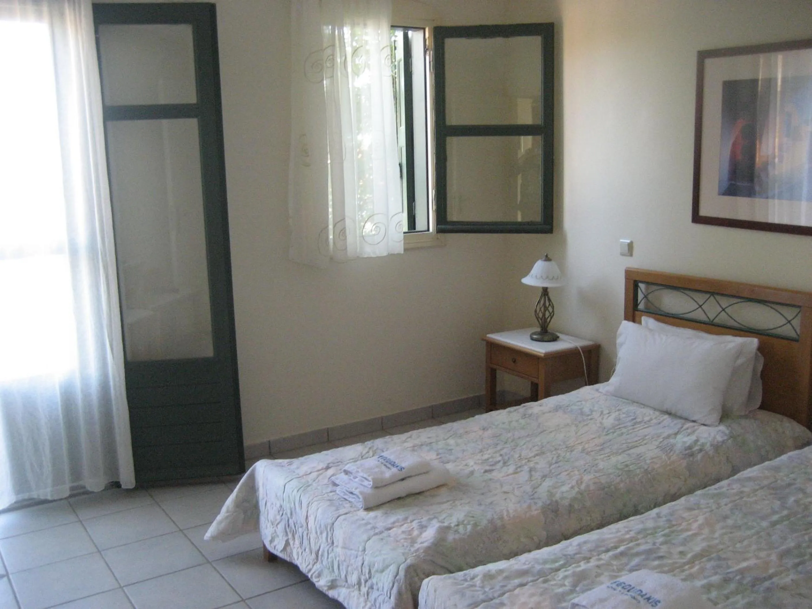 Garden view, Bed in Kyveli Hotel Apartments