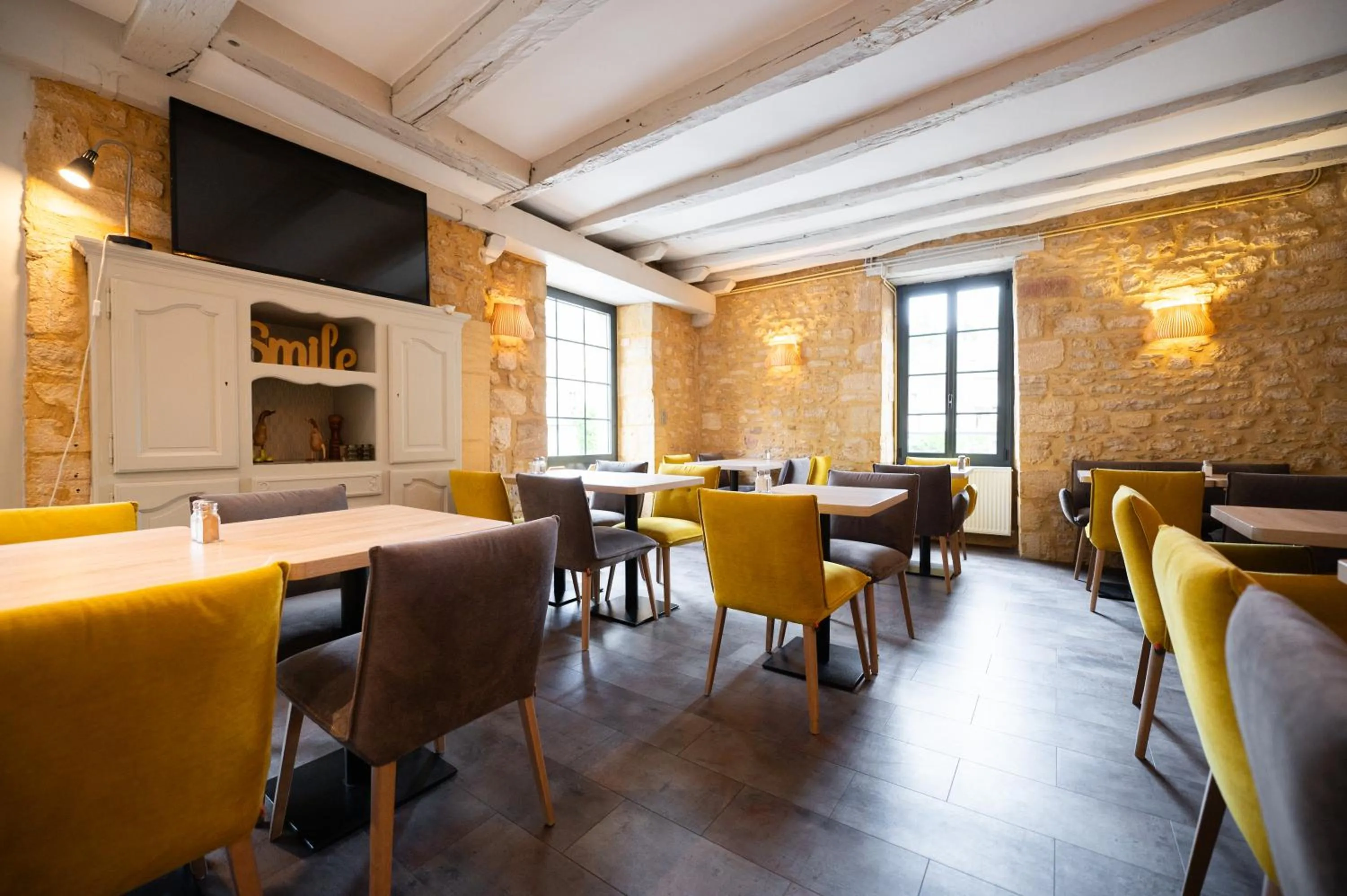 Breakfast in Hôtel La Couleuvrine Sarlat Centre Ville