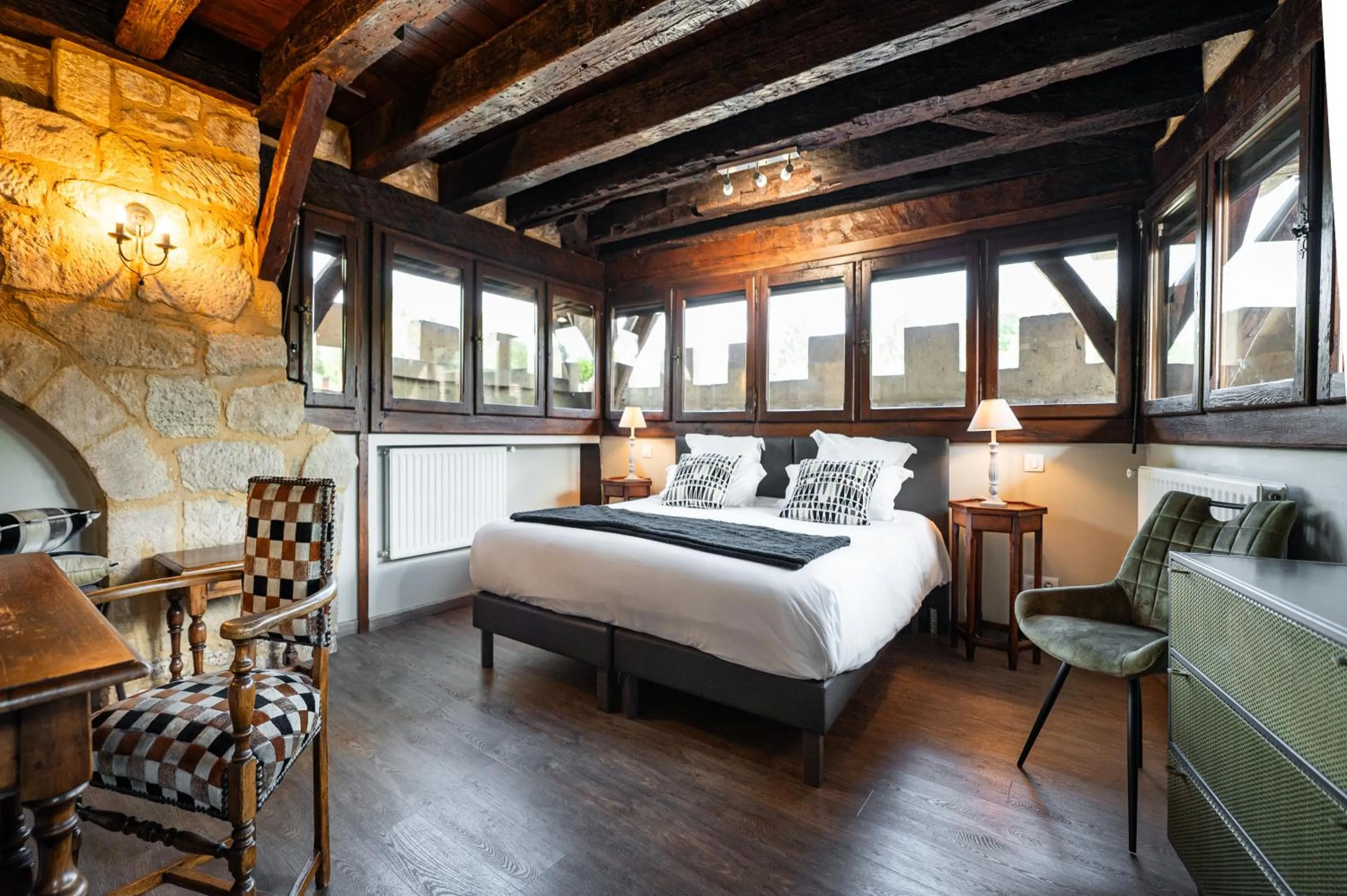 Photo of the whole room, Bed in Hôtel La Couleuvrine Sarlat Centre Ville