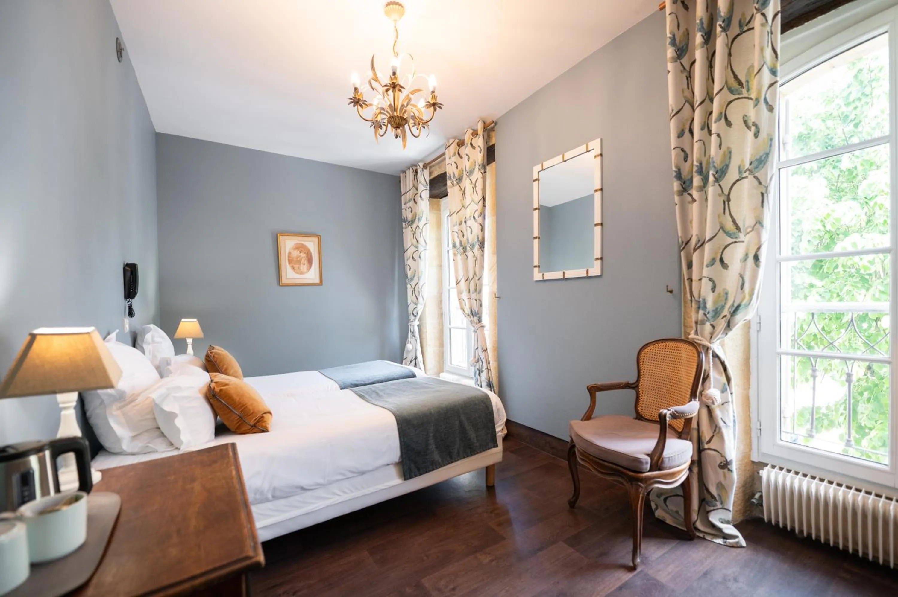 Photo of the whole room, Bed in Hôtel La Couleuvrine Sarlat Centre Ville